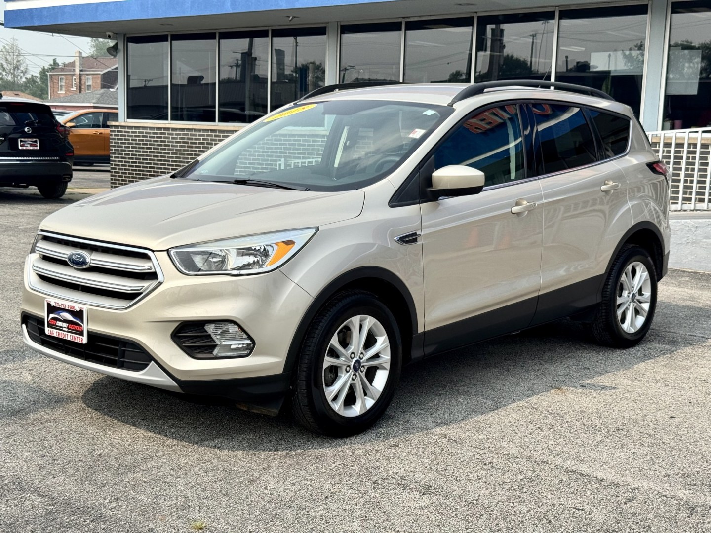 2018 GOLD Ford Escape SE FWD (1FMCU0GD4JU) with an 1.5L L4 DOHC 16V engine, 6A transmission, located at 7600 S Western Ave., Chicago, IL, 60620, (773) 918-3980, 0.000000, 0.000000- Photo#3