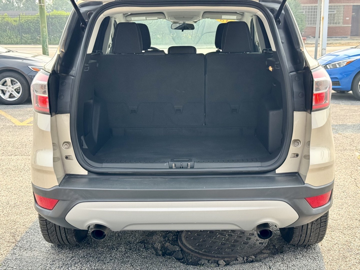 2018 GOLD Ford Escape SE FWD (1FMCU0GD4JU) with an 1.5L L4 DOHC 16V engine, 6A transmission, located at 7600 S Western Ave., Chicago, IL, 60620, (773) 918-3980, 0.000000, 0.000000- Photo#5