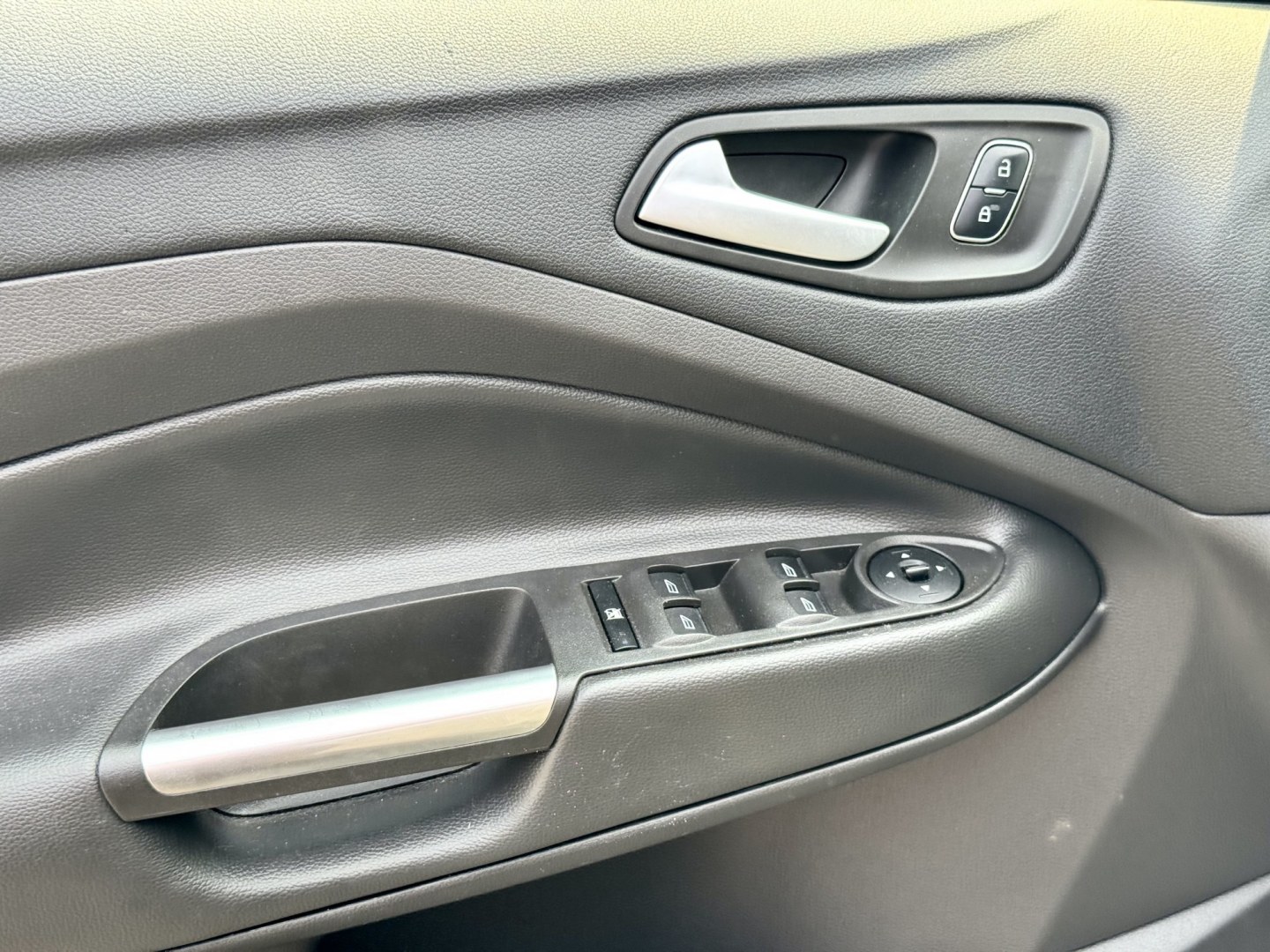 2018 GOLD Ford Escape SE FWD (1FMCU0GD4JU) with an 1.5L L4 DOHC 16V engine, 6A transmission, located at 7600 S Western Ave., Chicago, IL, 60620, (773) 918-3980, 0.000000, 0.000000- Photo#7