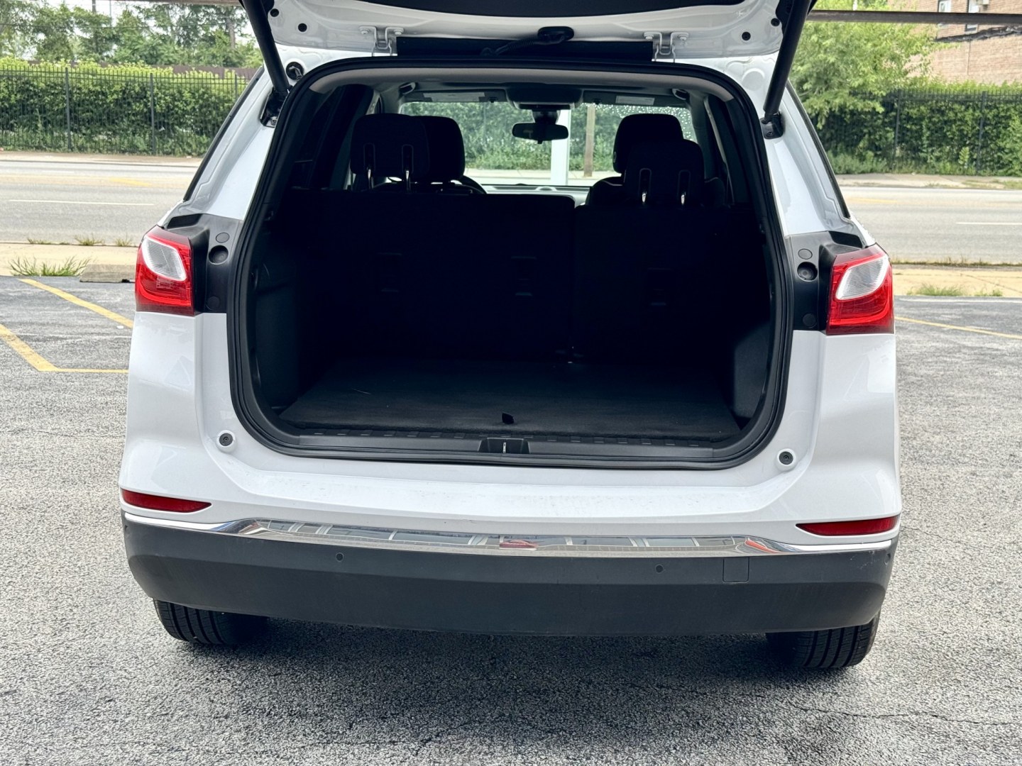2020 WHITE Chevrolet Equinox LT AWD (3GNAXUEV0LS) with an 1.5L L4 DOHC 16V TURBO engine, 6A transmission, located at 7600 S Western Ave., Chicago, IL, 60620, (773) 918-3980, 0.000000, 0.000000- Photo#4