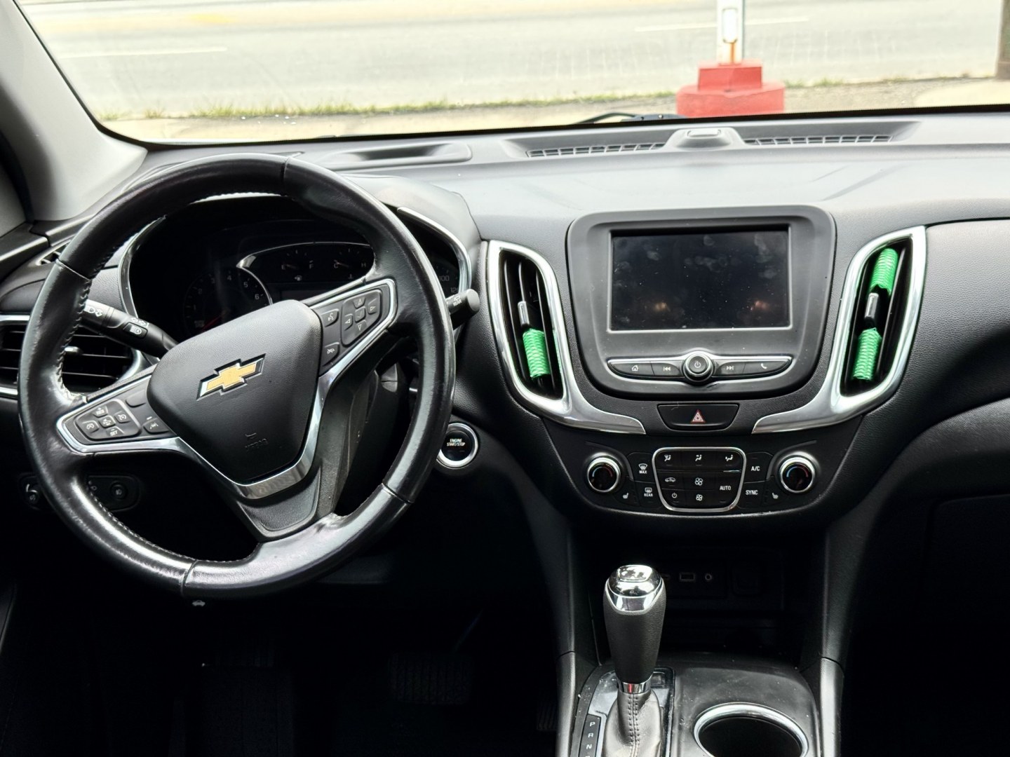 2020 WHITE Chevrolet Equinox LT AWD (3GNAXUEV0LS) with an 1.5L L4 DOHC 16V TURBO engine, 6A transmission, located at 7600 S Western Ave., Chicago, IL, 60620, (773) 918-3980, 0.000000, 0.000000- Photo#8