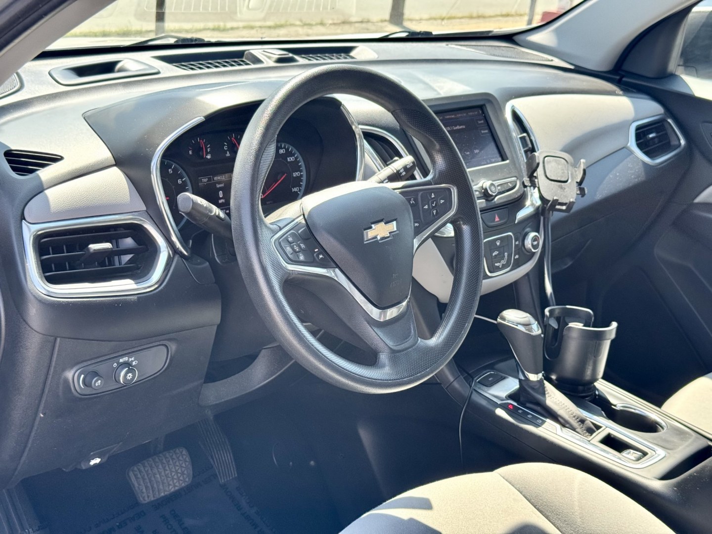 2020 SILVER Chevrolet Equinox LS 1.5 AWD (2GNAXSEV0L6) with an 1.5L L4 DIR DOHC 16V TURBO engine, 6A transmission, located at 7600 S Western Ave., Chicago, IL, 60620, (773) 918-3980, 0.000000, 0.000000- Photo#5