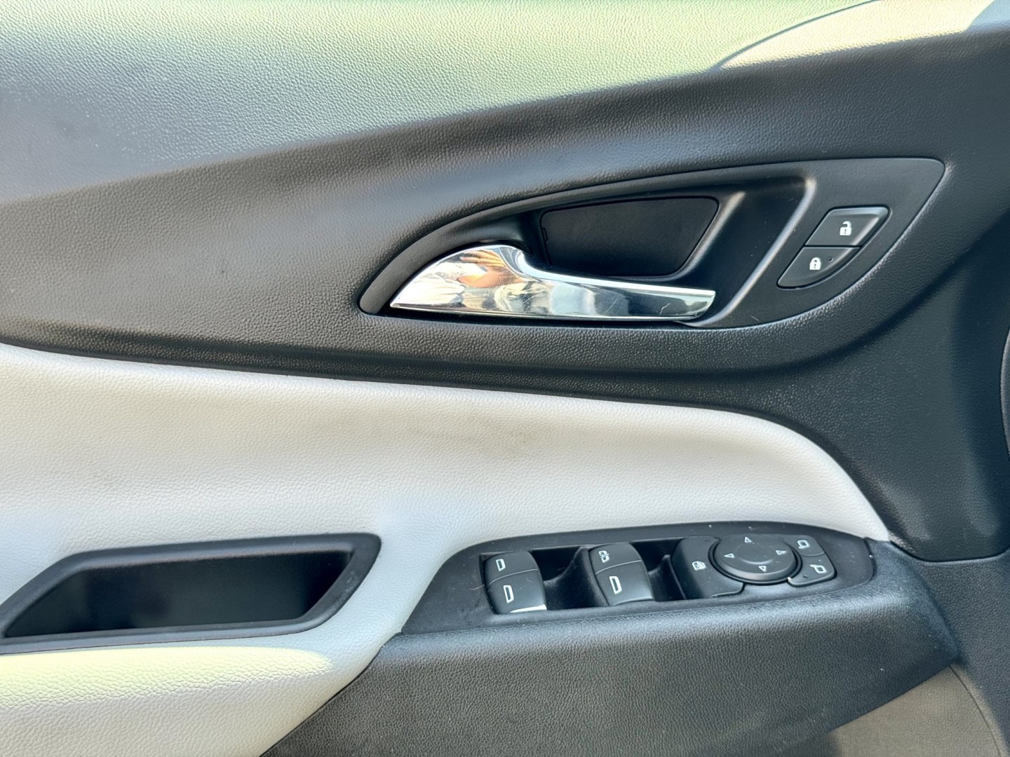 2020 SILVER Chevrolet Equinox LS 1.5 AWD (2GNAXSEV0L6) with an 1.5L L4 DIR DOHC 16V TURBO engine, 6A transmission, located at 7600 S Western Ave., Chicago, IL, 60620, (773) 918-3980, 0.000000, 0.000000- Photo#6