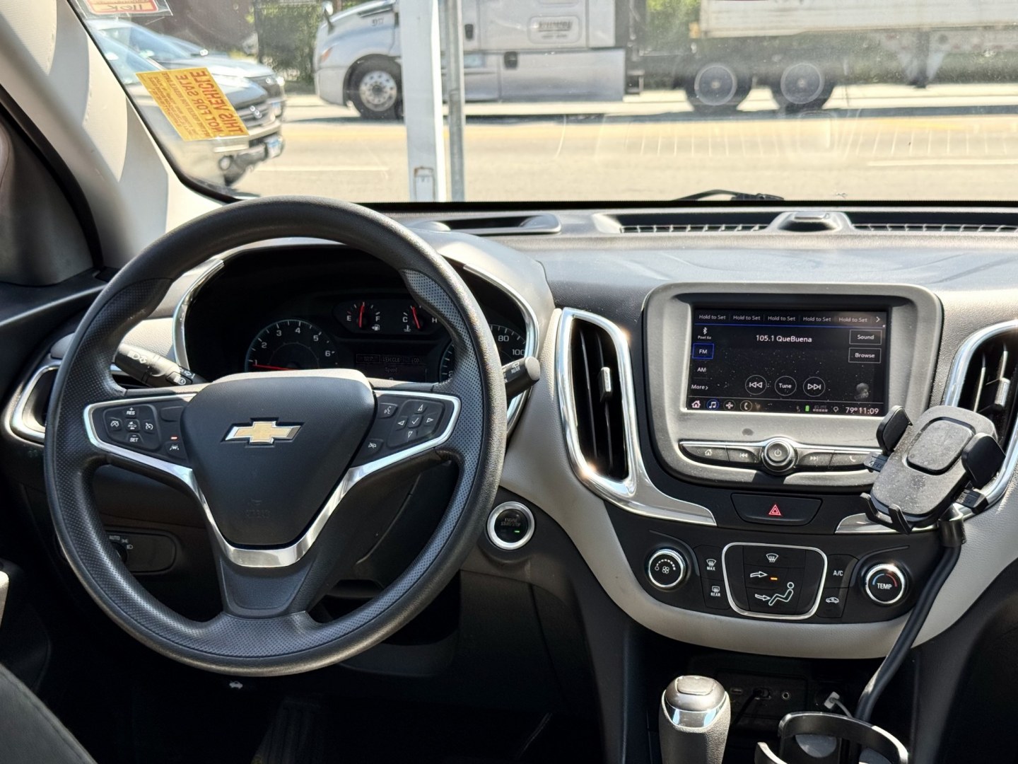 2020 SILVER Chevrolet Equinox LS 1.5 AWD (2GNAXSEV0L6) with an 1.5L L4 DIR DOHC 16V TURBO engine, 6A transmission, located at 7600 S Western Ave., Chicago, IL, 60620, (773) 918-3980, 0.000000, 0.000000- Photo#9