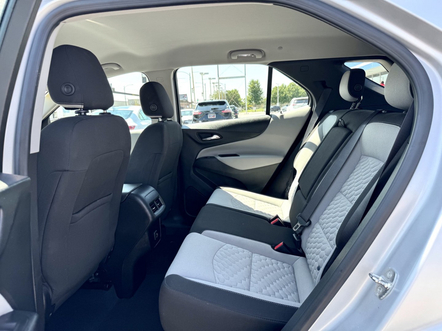 2020 SILVER Chevrolet Equinox LS 1.5 AWD (2GNAXSEV0L6) with an 1.5L L4 DIR DOHC 16V TURBO engine, 6A transmission, located at 7600 S Western Ave., Chicago, IL, 60620, (773) 918-3980, 0.000000, 0.000000- Photo#8