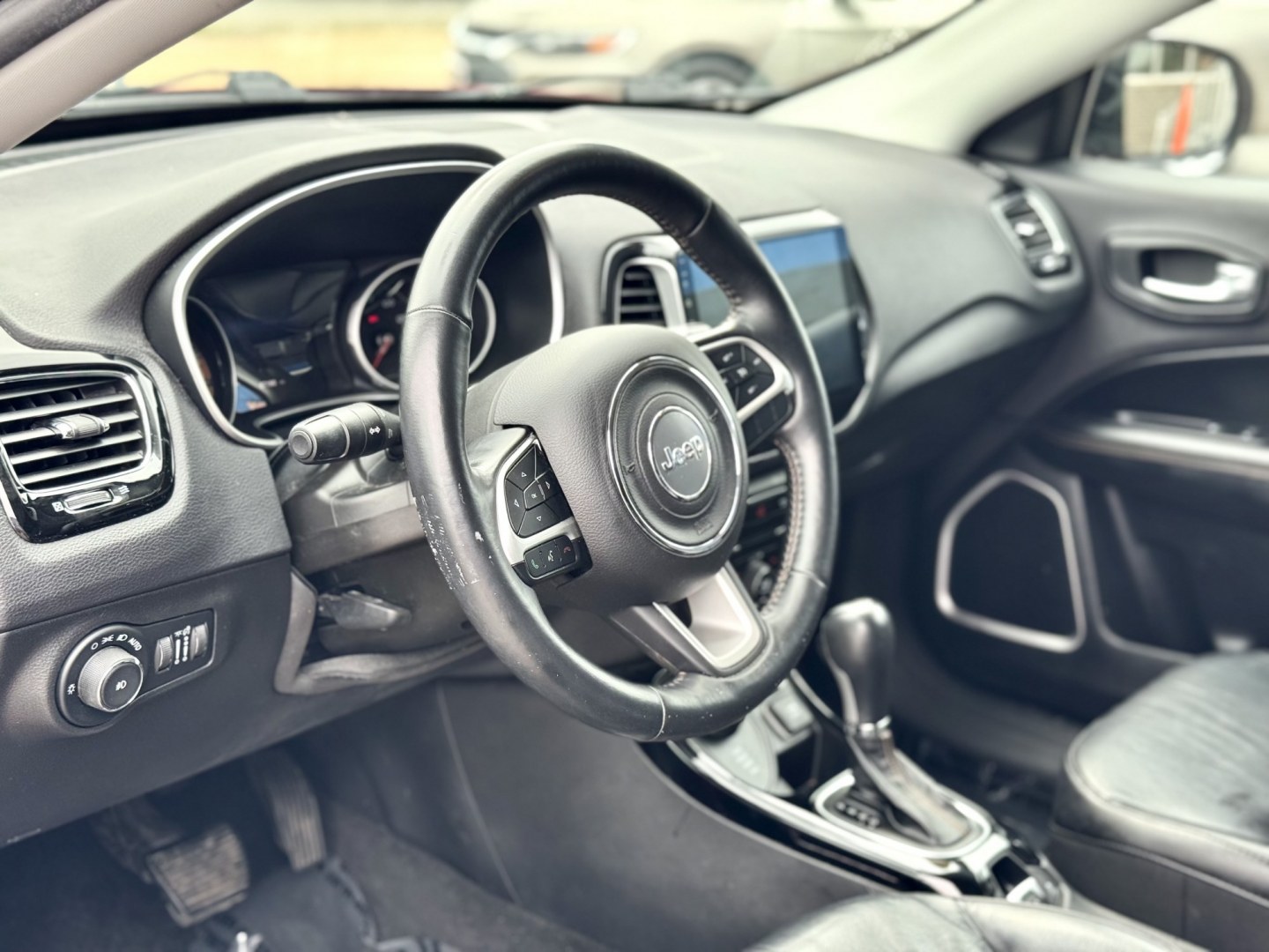 2018 RED Jeep Compass Limited 4WD (3C4NJDCB4JT) with an 2.4L L4 DOHC 16V engine, CVT transmission, located at 7600 S Western Ave., Chicago, IL, 60620, (773) 918-3980, 0.000000, 0.000000- Photo#5