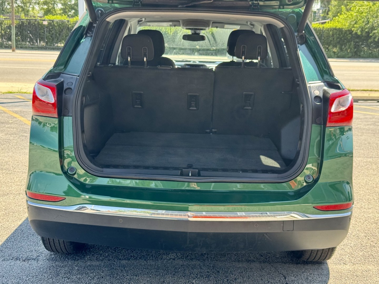 2019 GREEN Chevrolet Equinox LT 2WD (2GNAXJEV7K6) with an 1.5L L4 DIR DOHC 16V TURBO engine, 6A transmission, located at 7600 S Western Ave., Chicago, IL, 60620, (773) 918-3980, 0.000000, 0.000000- Photo#4