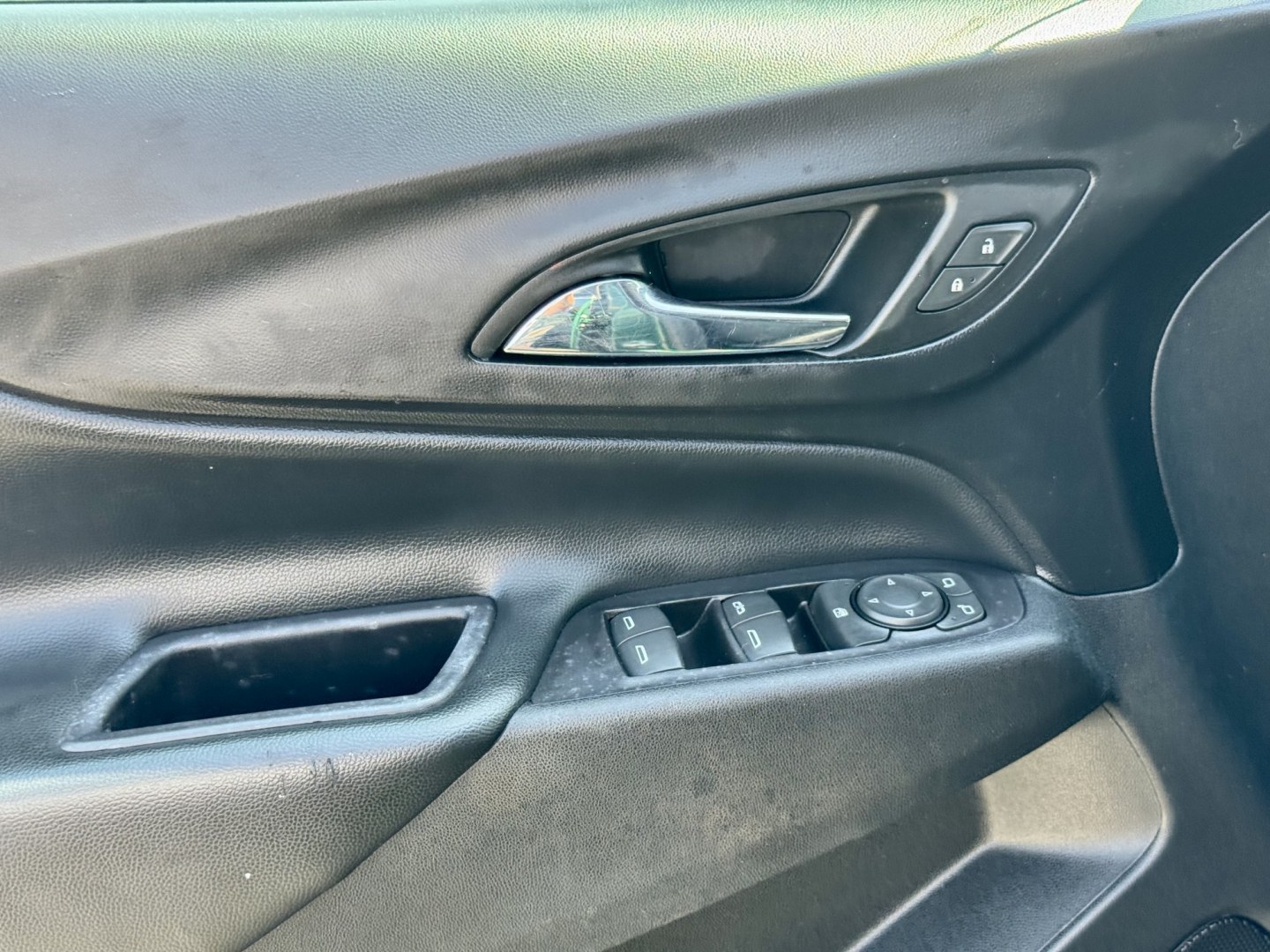 2019 GREEN Chevrolet Equinox LT 2WD (2GNAXJEV7K6) with an 1.5L L4 DIR DOHC 16V TURBO engine, 6A transmission, located at 7600 S Western Ave., Chicago, IL, 60620, (773) 918-3980, 0.000000, 0.000000- Photo#6