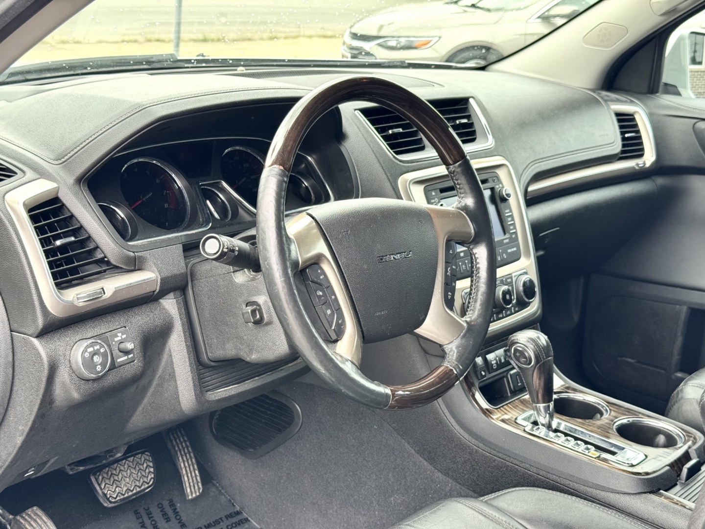 2015 SILVER GMC Acadia Denali AWD (1GKKVTKD4FJ) with an 3.6L V6 DOHC 24V engine, 6A transmission, located at 7600 S Western Ave., Chicago, IL, 60620, (773) 918-3980, 0.000000, 0.000000- Photo#5