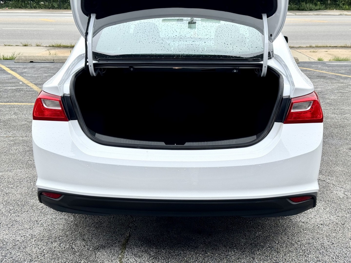 2023 WHITE Chevrolet Malibu 1FL (1G1ZC5ST4PF) with an 1.5L L4 DOHC 16V engine, 6A transmission, located at 7600 S Western Ave., Chicago, IL, 60620, (773) 918-3980, 0.000000, 0.000000- Photo#4