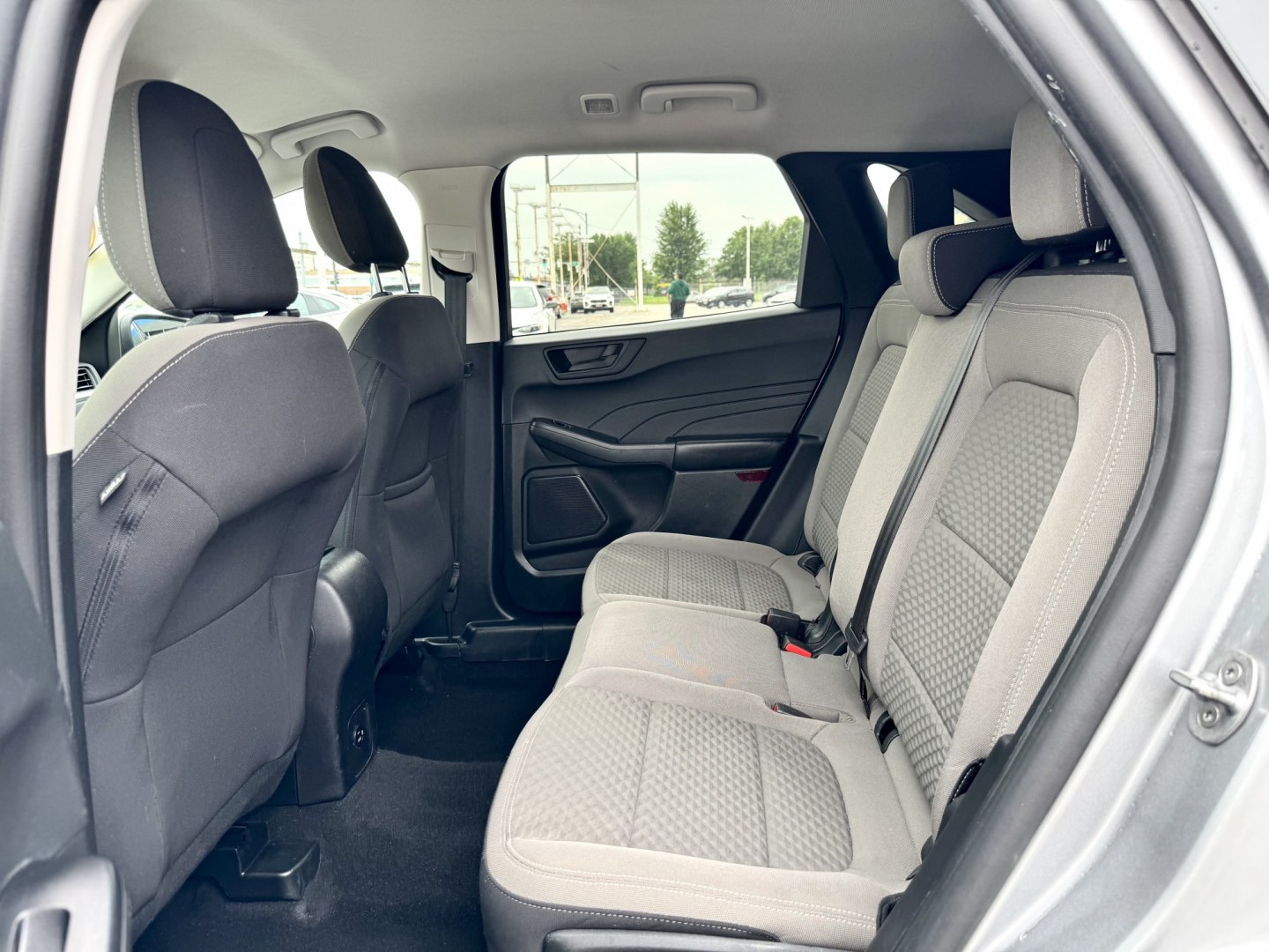 2022 SILVER Ford Escape SE (1FMCU0G67NU) with an 1.5L L3 engine, 6A transmission, located at 7600 S Western Ave., Chicago, IL, 60620, (773) 918-3980, 0.000000, 0.000000- Photo#8