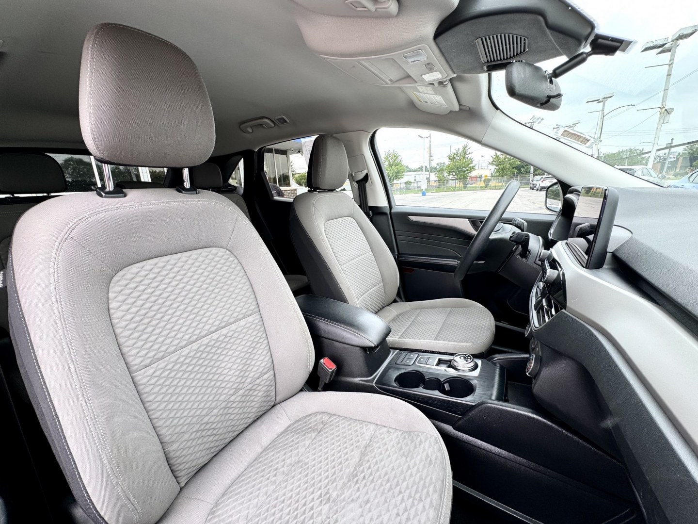 2022 SILVER Ford Escape SE (1FMCU0G67NU) with an 1.5L L3 engine, 6A transmission, located at 7600 S Western Ave., Chicago, IL, 60620, (773) 918-3980, 0.000000, 0.000000- Photo#11
