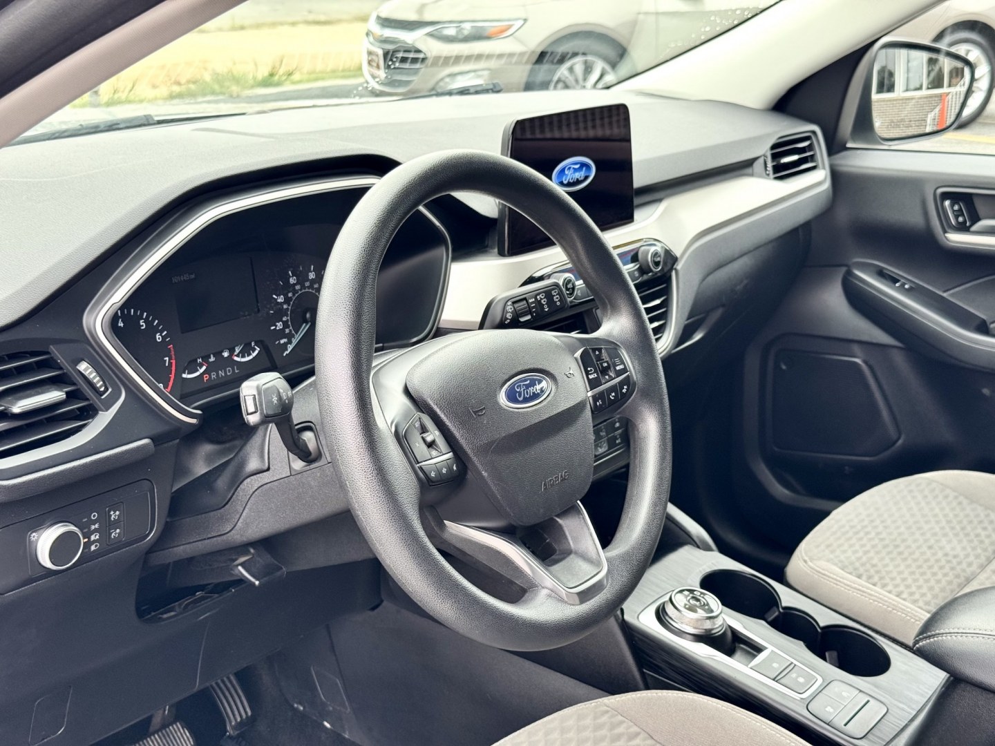 2022 SILVER Ford Escape SE (1FMCU0G67NU) with an 1.5L L3 engine, 6A transmission, located at 7600 S Western Ave., Chicago, IL, 60620, (773) 918-3980, 0.000000, 0.000000- Photo#5