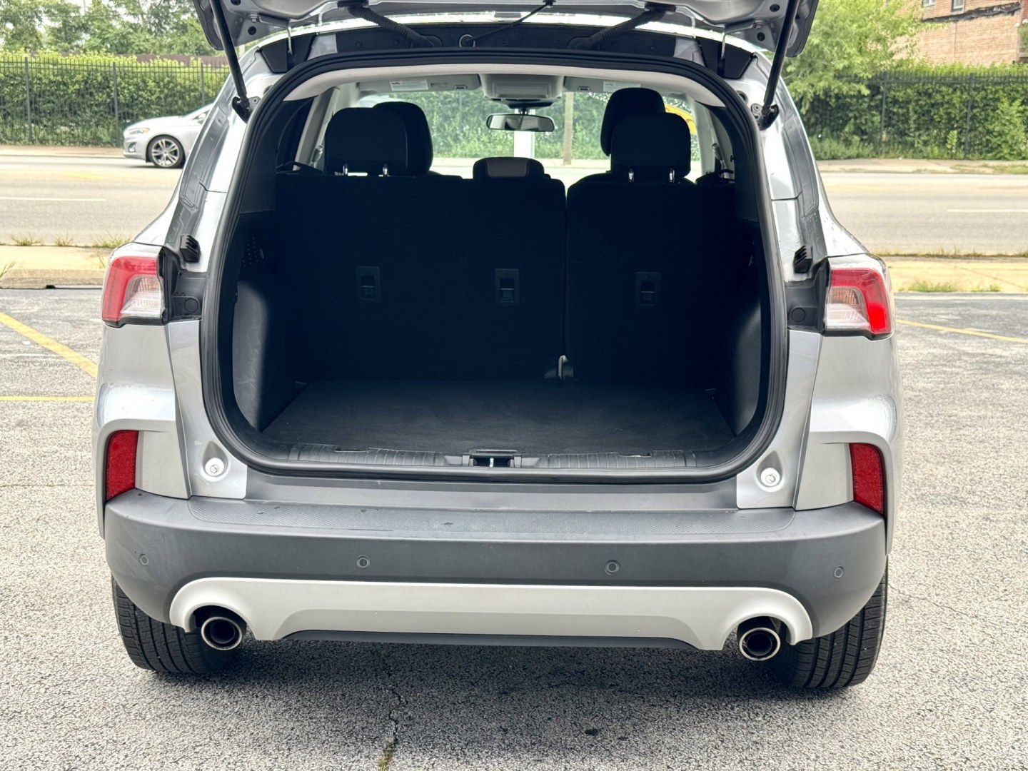 2022 SILVER Ford Escape SE (1FMCU0G67NU) with an 1.5L L3 engine, 6A transmission, located at 7600 S Western Ave., Chicago, IL, 60620, (773) 918-3980, 0.000000, 0.000000- Photo#4