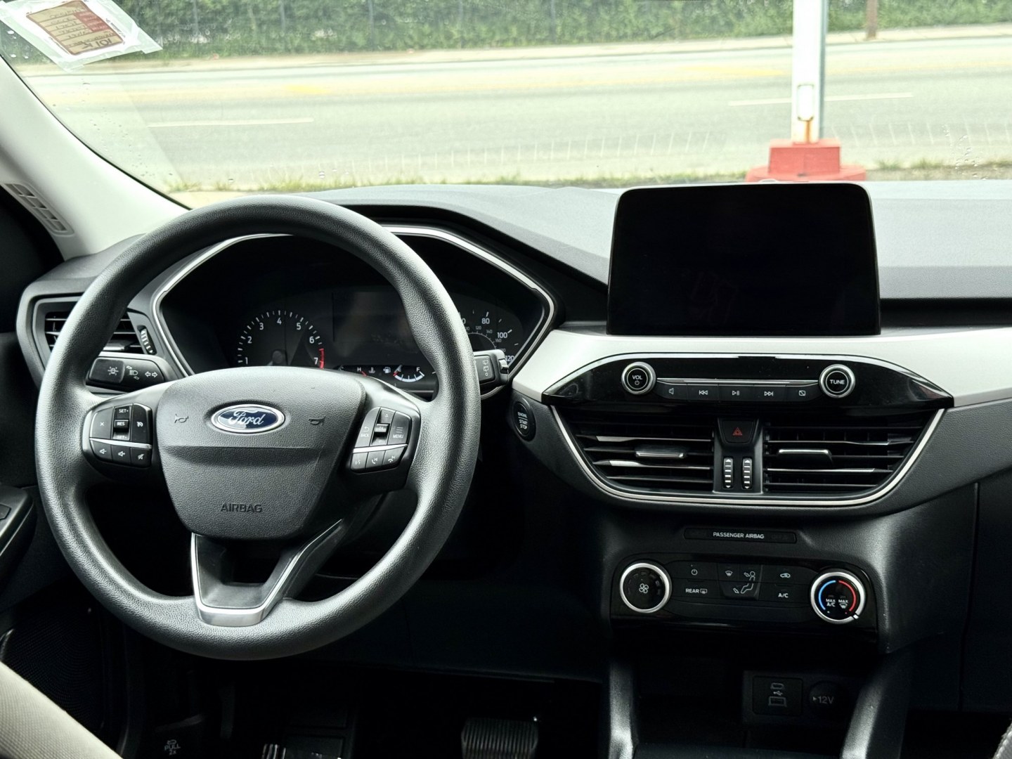 2022 SILVER Ford Escape SE (1FMCU0G67NU) with an 1.5L L3 engine, 6A transmission, located at 7600 S Western Ave., Chicago, IL, 60620, (773) 918-3980, 0.000000, 0.000000- Photo#9