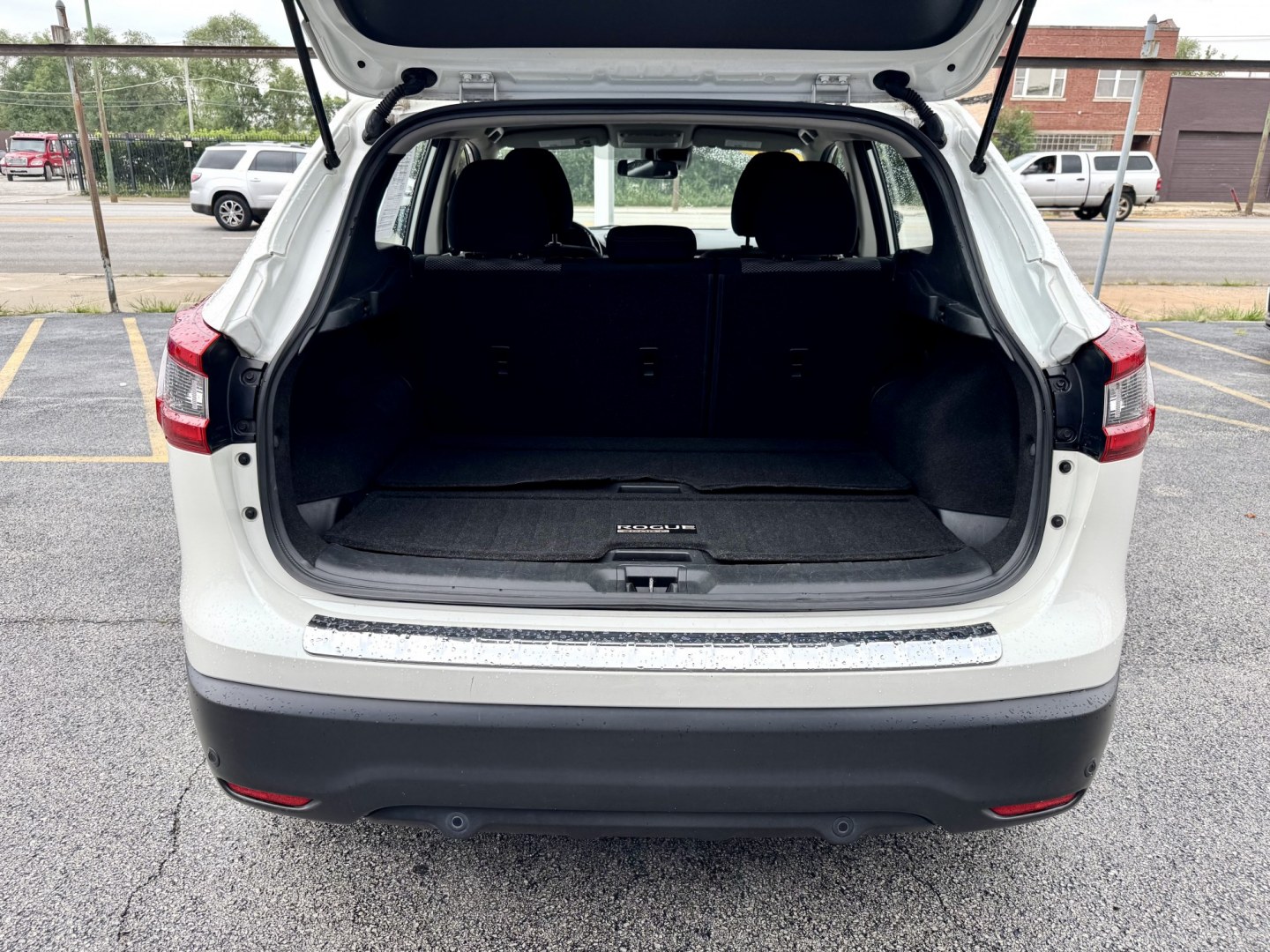 2020 WHITE Nissan Rogue Sport SL AWD (JN1BJ1CW1LW) with an 2.0L L4 DOHC 16V engine, CVT transmission, located at 7600 S Western Ave., Chicago, IL, 60620, (773) 918-3980, 0.000000, 0.000000- Photo#4