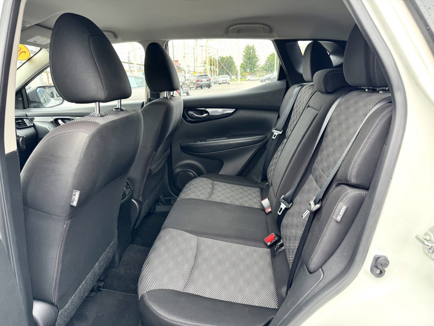 2020 WHITE Nissan Rogue Sport SL AWD (JN1BJ1CW1LW) with an 2.0L L4 DOHC 16V engine, CVT transmission, located at 7600 S Western Ave., Chicago, IL, 60620, (773) 918-3980, 0.000000, 0.000000- Photo#8