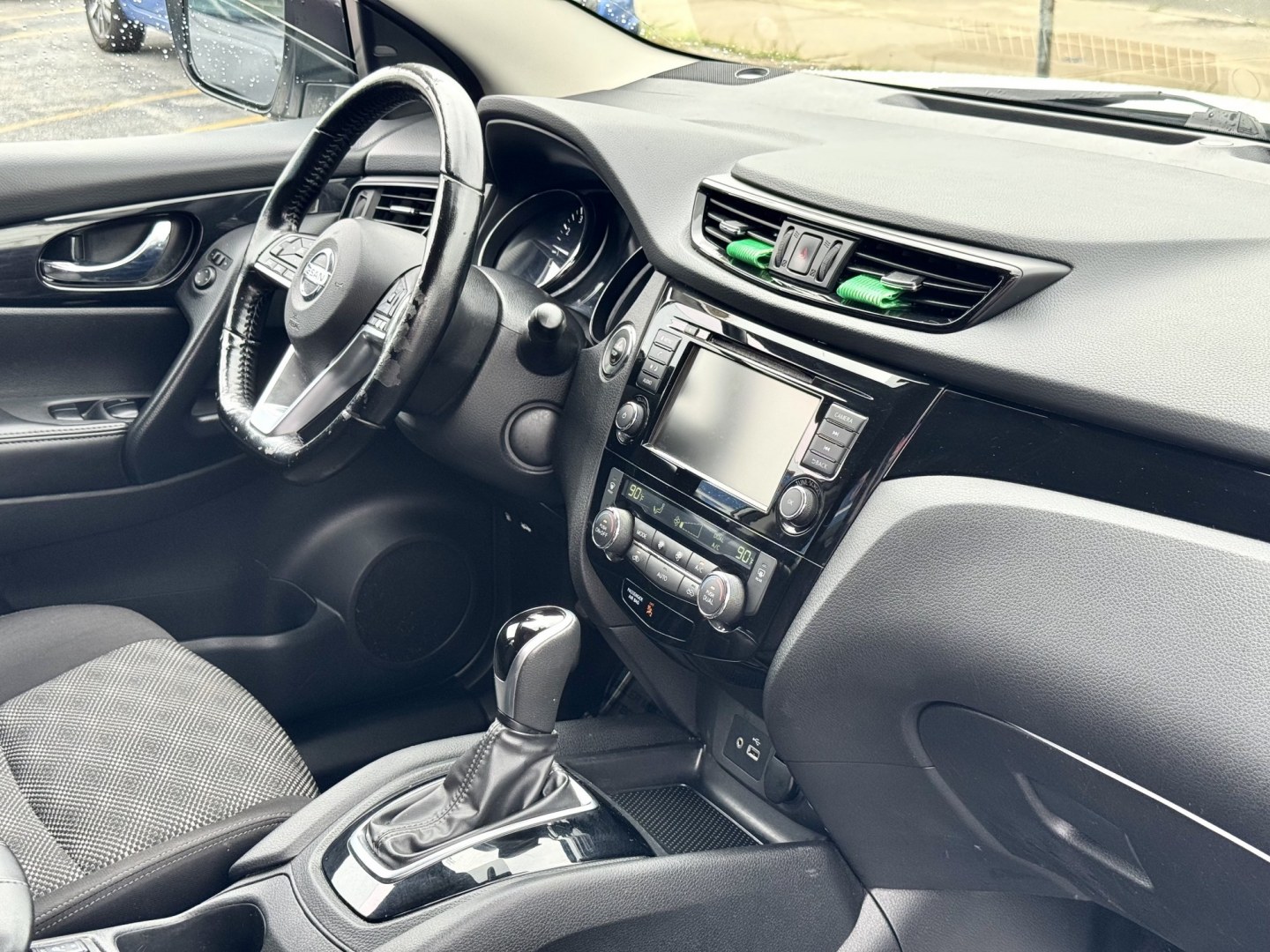 2020 WHITE Nissan Rogue Sport SL AWD (JN1BJ1CW1LW) with an 2.0L L4 DOHC 16V engine, CVT transmission, located at 7600 S Western Ave., Chicago, IL, 60620, (773) 918-3980, 0.000000, 0.000000- Photo#10