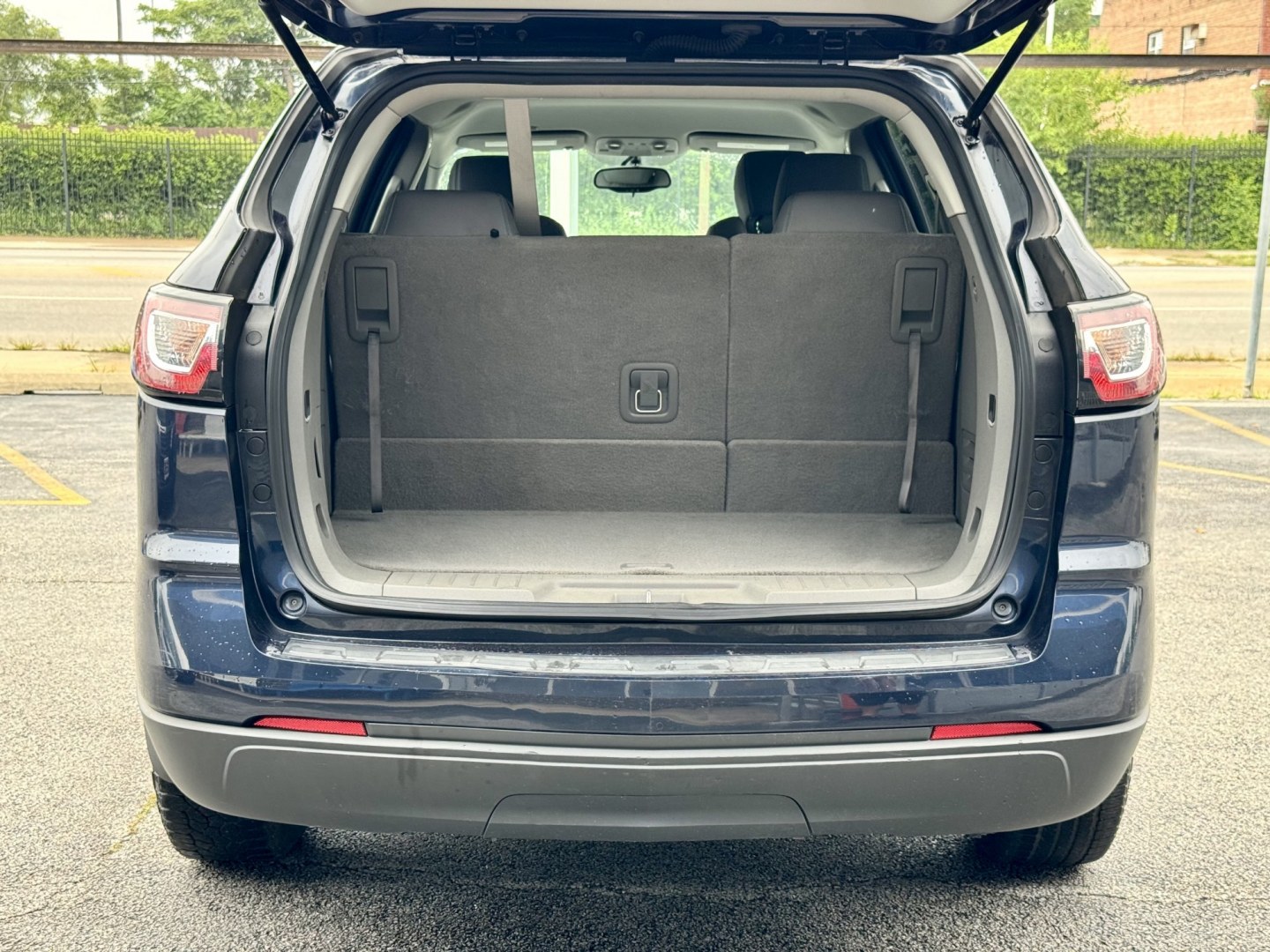 2017 BLUE Chevrolet Traverse LS FWD w/PDC (1GNKRFED1HJ) with an 3.6L V6 DOHC 24V engine, 6A transmission, located at 7600 S Western Ave., Chicago, IL, 60620, (773) 918-3980, 0.000000, 0.000000- Photo#4