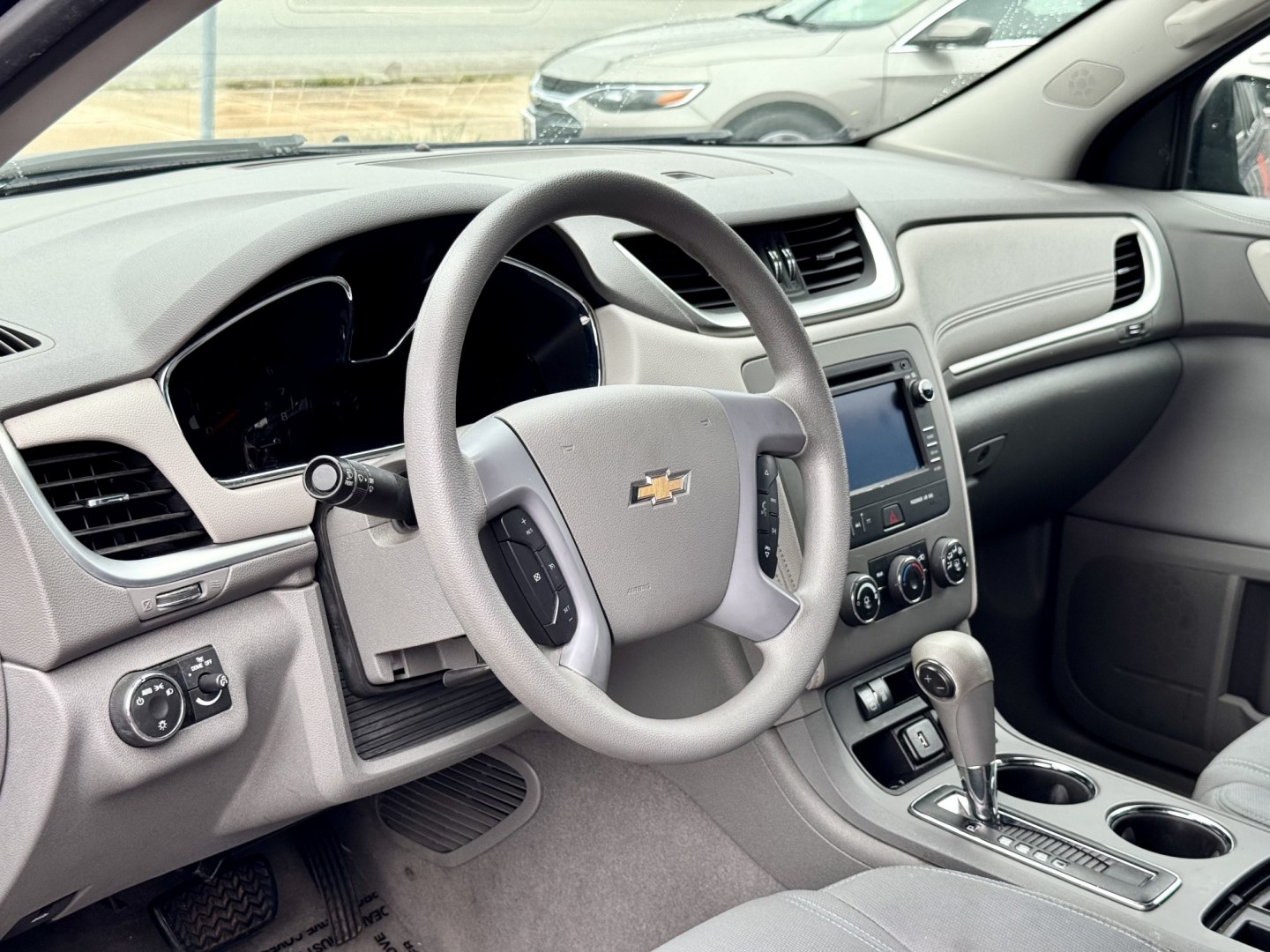 2017 BLUE Chevrolet Traverse LS FWD w/PDC (1GNKRFED1HJ) with an 3.6L V6 DOHC 24V engine, 6A transmission, located at 7600 S Western Ave., Chicago, IL, 60620, (773) 918-3980, 0.000000, 0.000000- Photo#5