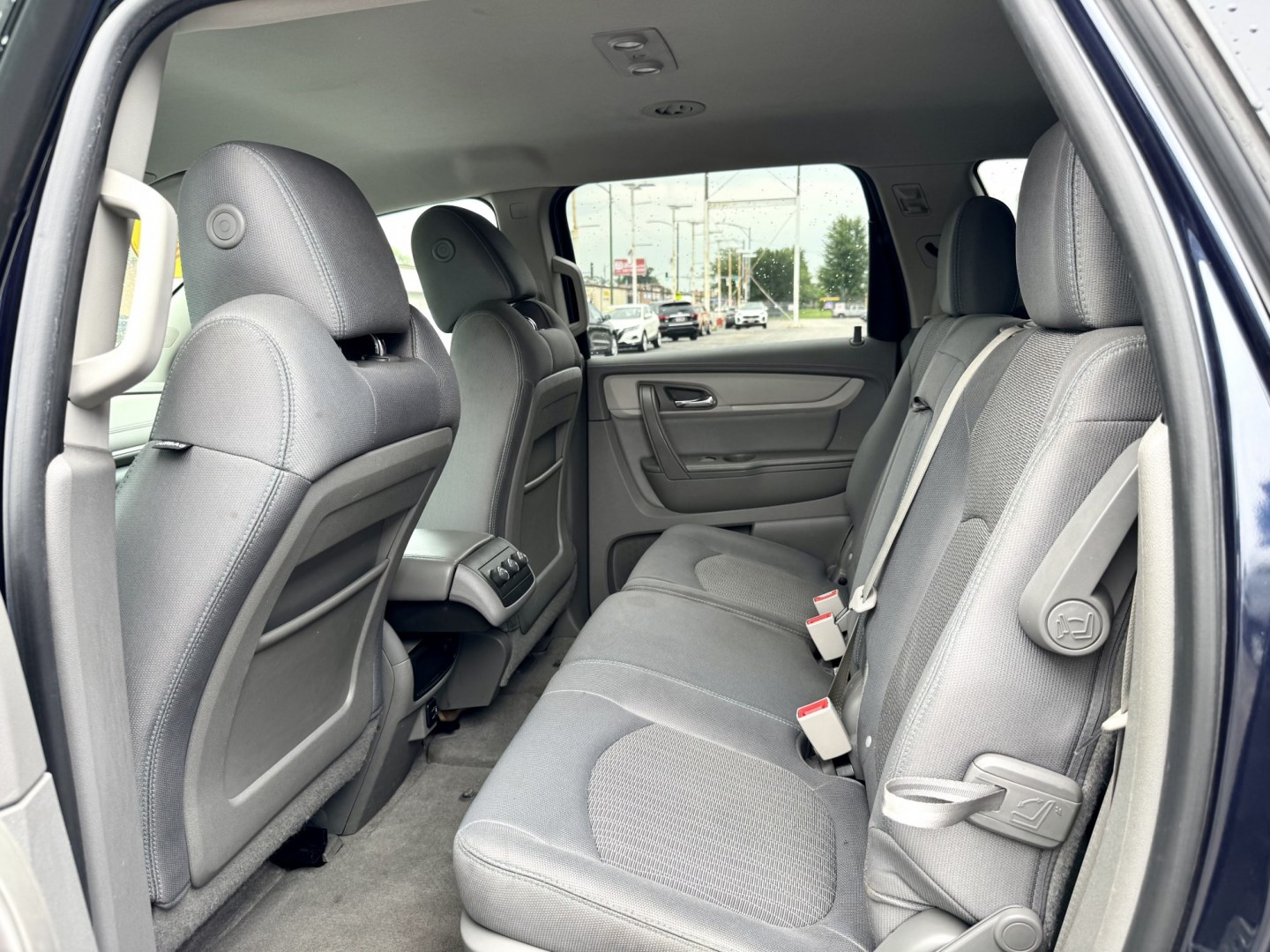 2017 BLUE Chevrolet Traverse LS FWD w/PDC (1GNKRFED1HJ) with an 3.6L V6 DOHC 24V engine, 6A transmission, located at 7600 S Western Ave., Chicago, IL, 60620, (773) 918-3980, 0.000000, 0.000000- Photo#8