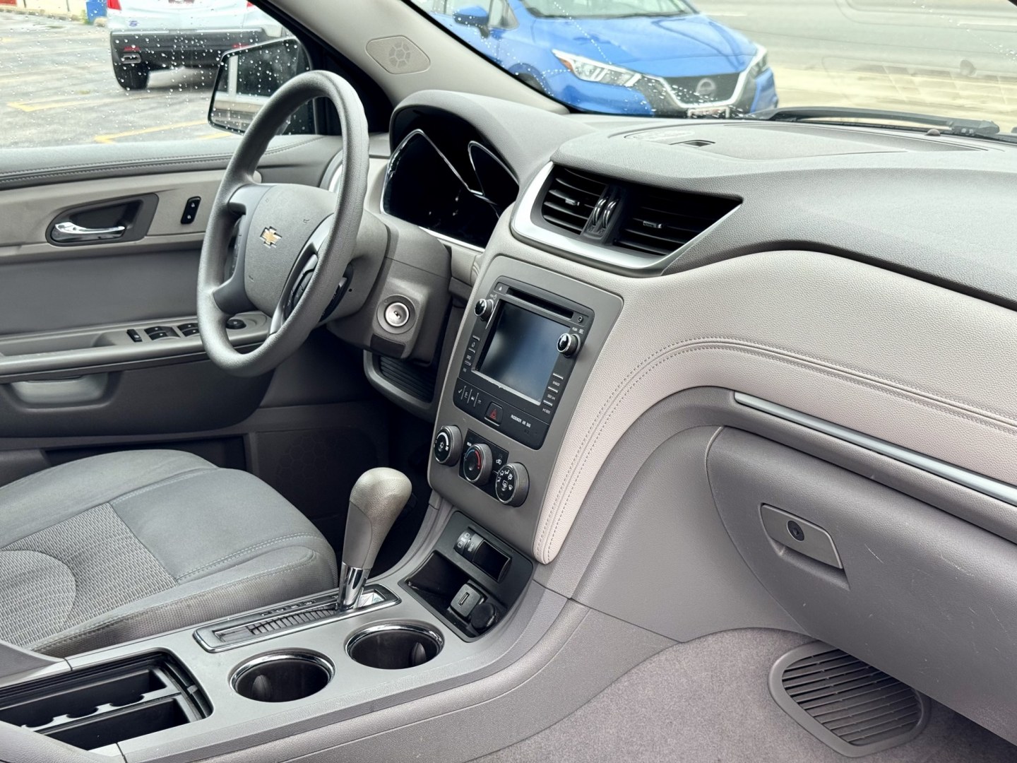 2017 BLUE Chevrolet Traverse LS FWD w/PDC (1GNKRFED1HJ) with an 3.6L V6 DOHC 24V engine, 6A transmission, located at 7600 S Western Ave., Chicago, IL, 60620, (773) 918-3980, 0.000000, 0.000000- Photo#11