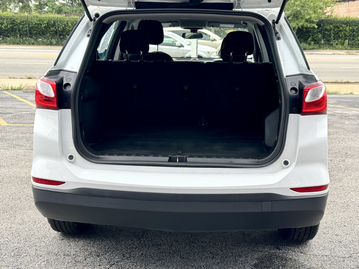 2019 WHITE Chevrolet Equinox LS 2WD (2GNAXHEVXK6) with an 1.5L L4 DIR DOHC 16V TURBO engine, 6A transmission, located at 7600 S Western Ave., Chicago, IL, 60620, (773) 918-3980, 0.000000, 0.000000- Photo#4