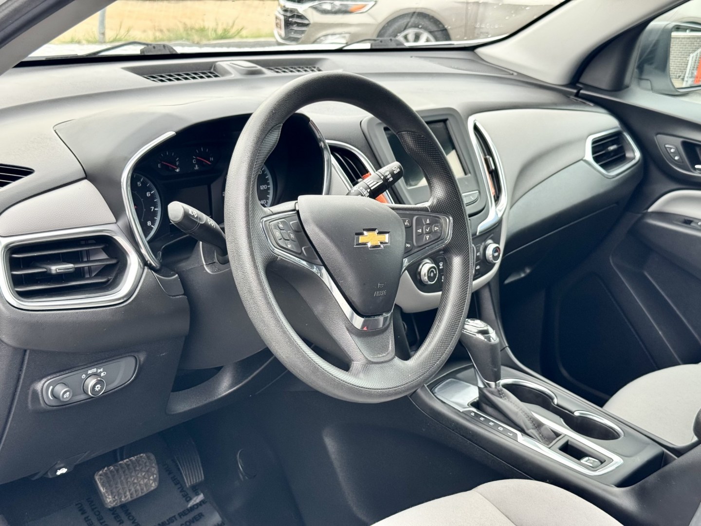 2019 WHITE Chevrolet Equinox LS 2WD (2GNAXHEVXK6) with an 1.5L L4 DIR DOHC 16V TURBO engine, 6A transmission, located at 7600 S Western Ave., Chicago, IL, 60620, (773) 918-3980, 0.000000, 0.000000- Photo#5