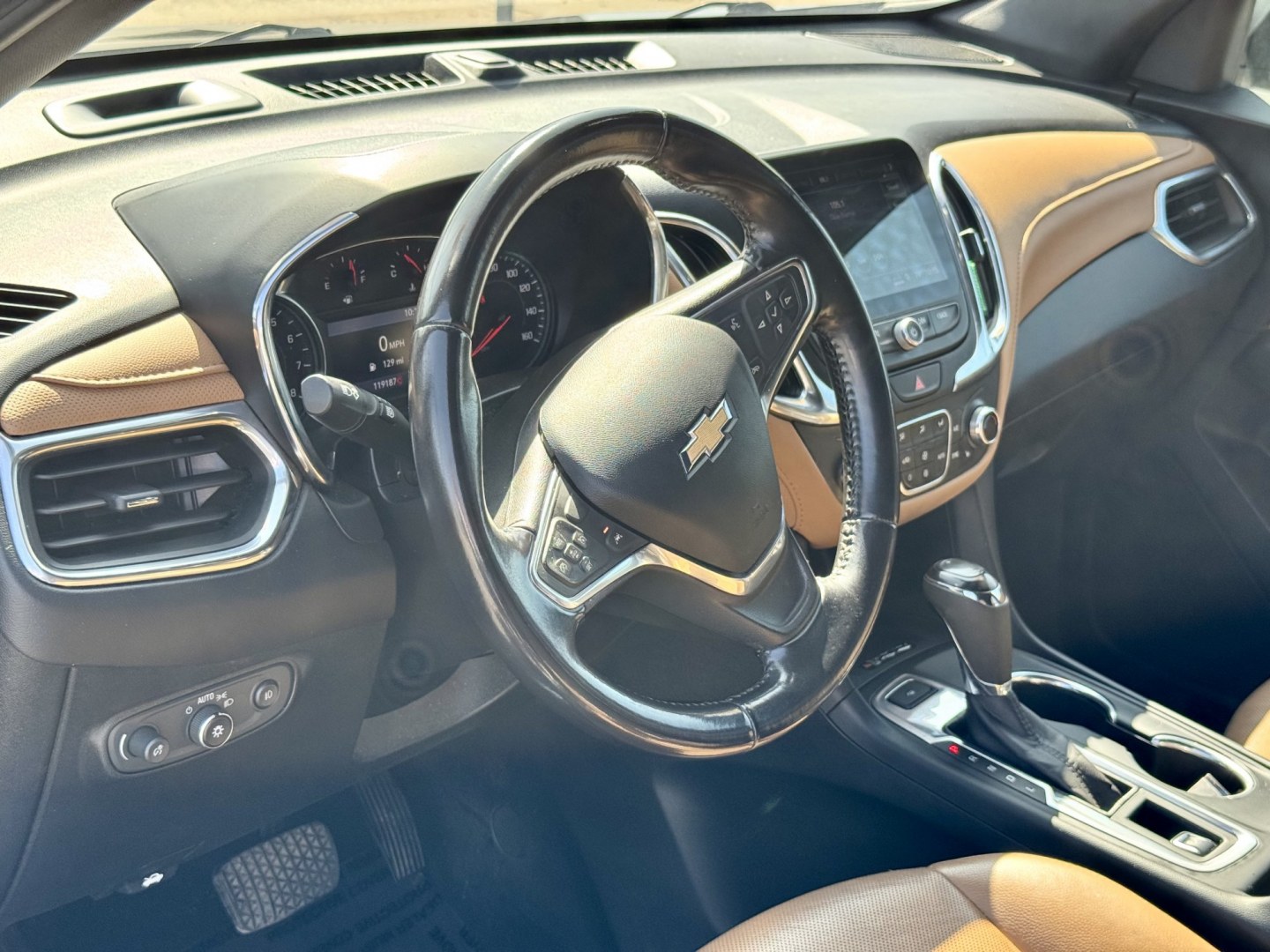 2020 BLACK Chevrolet Equinox Premier 2.0 2WD (2GNAXPEX9L6) with an 2.0L L4 DOHC 16V engine, 9A transmission, located at 7600 S Western Ave., Chicago, IL, 60620, (773) 918-3980, 0.000000, 0.000000- Photo#5