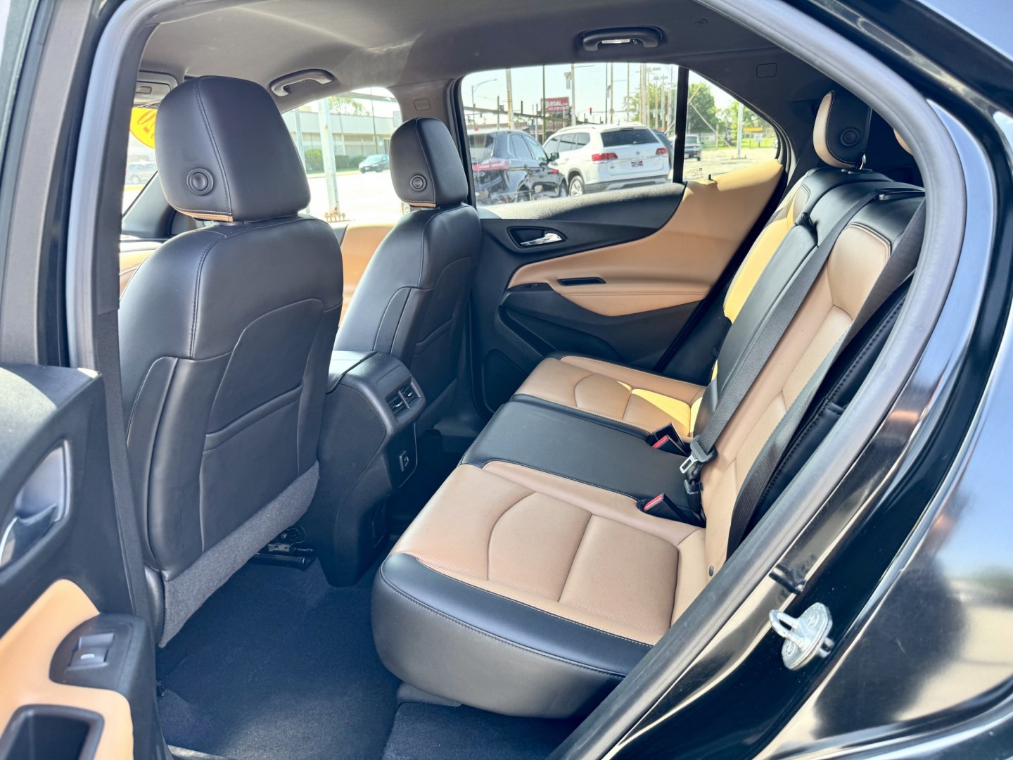 2020 BLACK Chevrolet Equinox Premier 2.0 2WD (2GNAXPEX9L6) with an 2.0L L4 DOHC 16V engine, 9A transmission, located at 7600 S Western Ave., Chicago, IL, 60620, (773) 918-3980, 0.000000, 0.000000- Photo#8