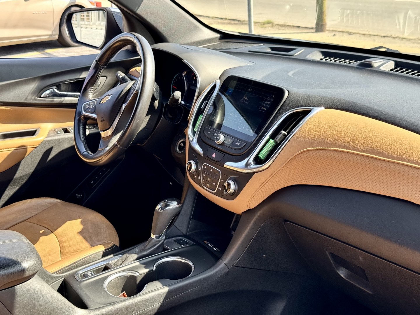 2020 BLACK Chevrolet Equinox Premier 2.0 2WD (2GNAXPEX9L6) with an 2.0L L4 DOHC 16V engine, 9A transmission, located at 7600 S Western Ave., Chicago, IL, 60620, (773) 918-3980, 0.000000, 0.000000- Photo#9