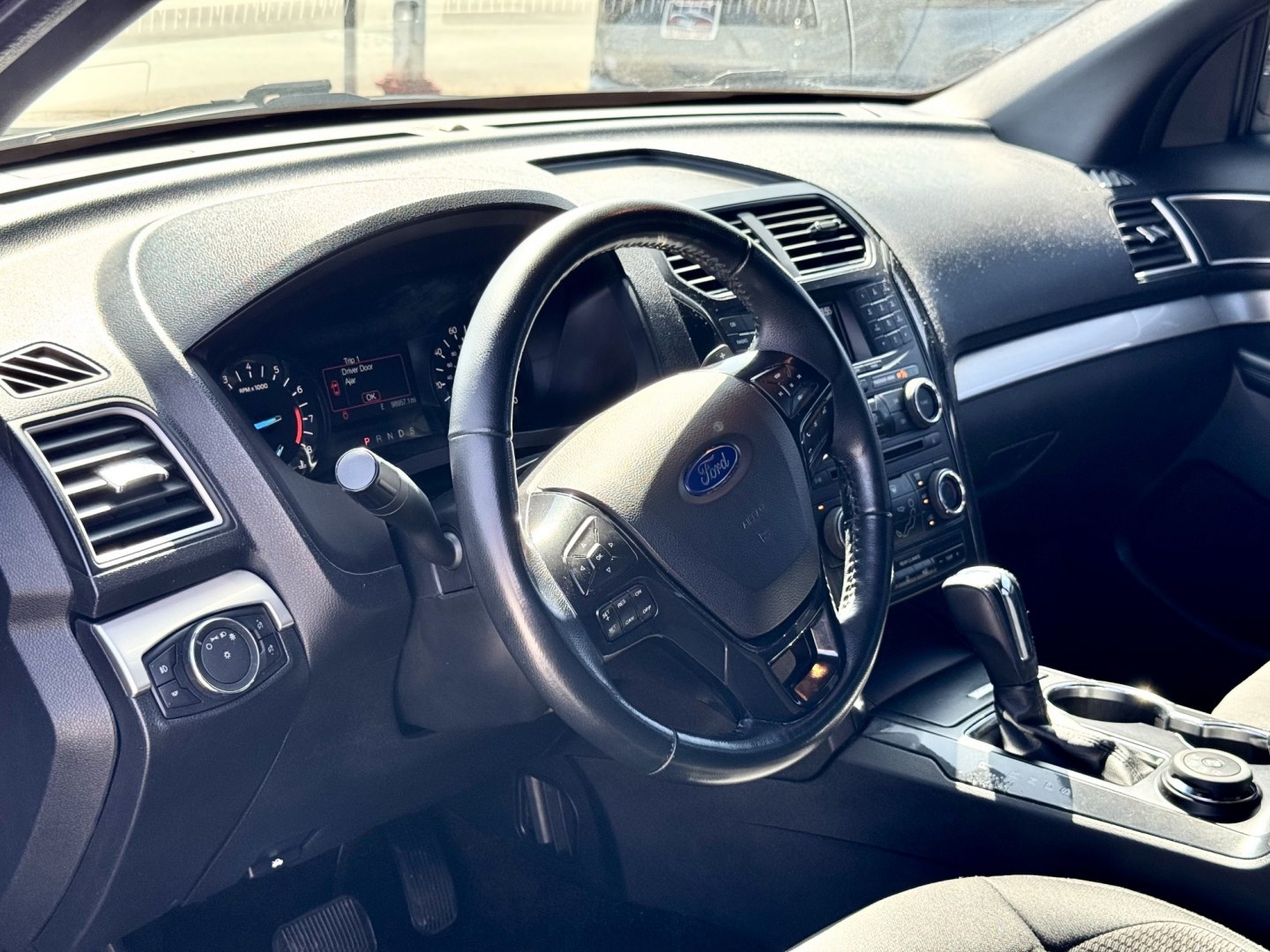 2017 BLACK Ford Explorer XLT 4WD (1FM5K8D87HG) with an 3.5L V6 DOHC 24V engine, 6A transmission, located at 7600 S Western Ave., Chicago, IL, 60620, (773) 918-3980, 0.000000, 0.000000- Photo#5