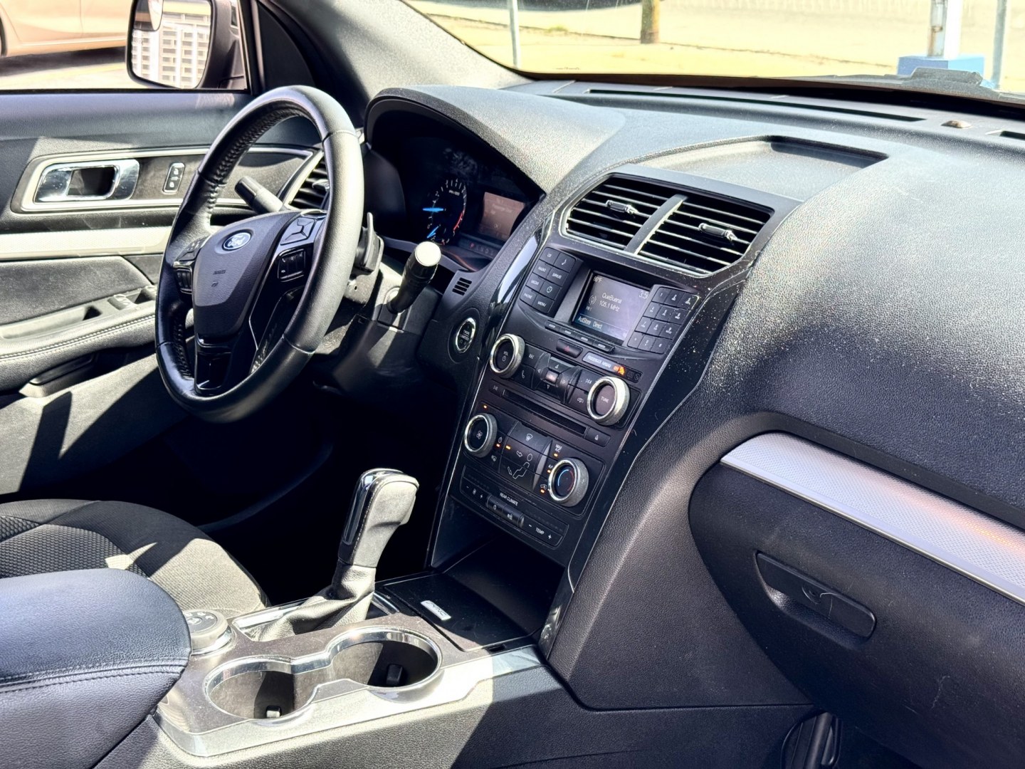 2017 BLACK Ford Explorer XLT 4WD (1FM5K8D87HG) with an 3.5L V6 DOHC 24V engine, 6A transmission, located at 7600 S Western Ave., Chicago, IL, 60620, (773) 918-3980, 0.000000, 0.000000- Photo#11