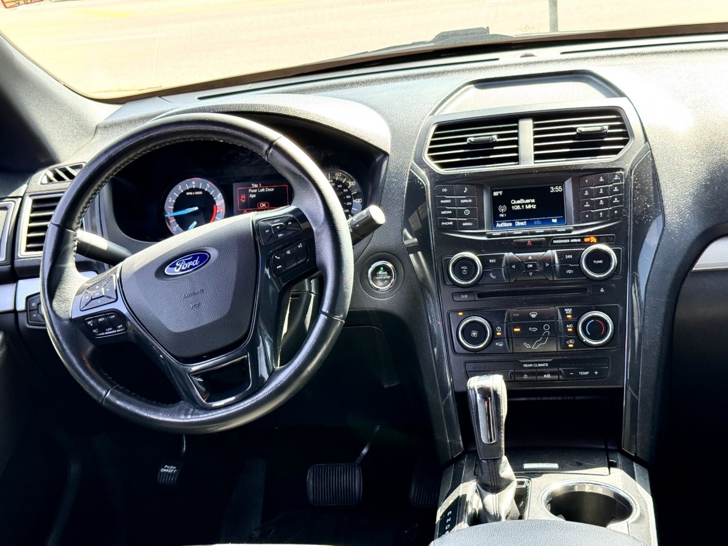 2017 BLACK Ford Explorer XLT 4WD (1FM5K8D87HG) with an 3.5L V6 DOHC 24V engine, 6A transmission, located at 7600 S Western Ave., Chicago, IL, 60620, (773) 918-3980, 0.000000, 0.000000- Photo#10
