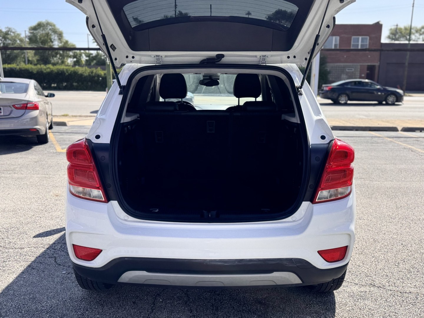 2020 WHITE Chevrolet Trax LT FWD (KL7CJLSB4LB) with an 1.4L L4 DOHC 16V engine, 6A transmission, located at 7600 S Western Ave., Chicago, IL, 60620, (773) 918-3980, 0.000000, 0.000000- Photo#4