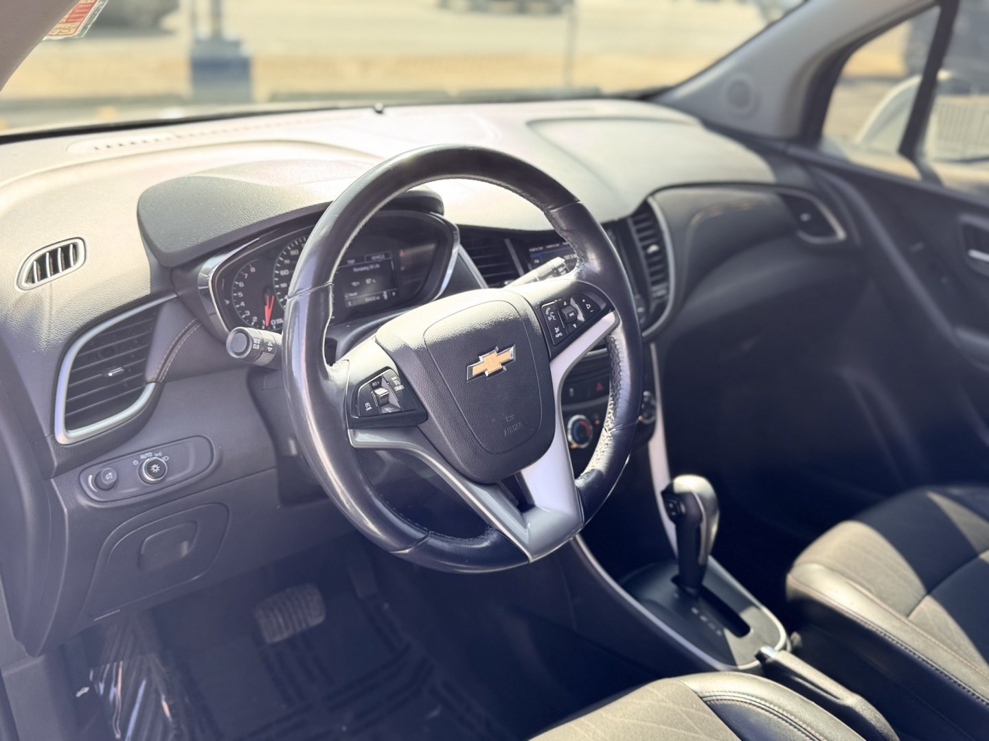 2020 WHITE Chevrolet Trax LT FWD (KL7CJLSB4LB) with an 1.4L L4 DOHC 16V engine, 6A transmission, located at 7600 S Western Ave., Chicago, IL, 60620, (773) 918-3980, 0.000000, 0.000000- Photo#5