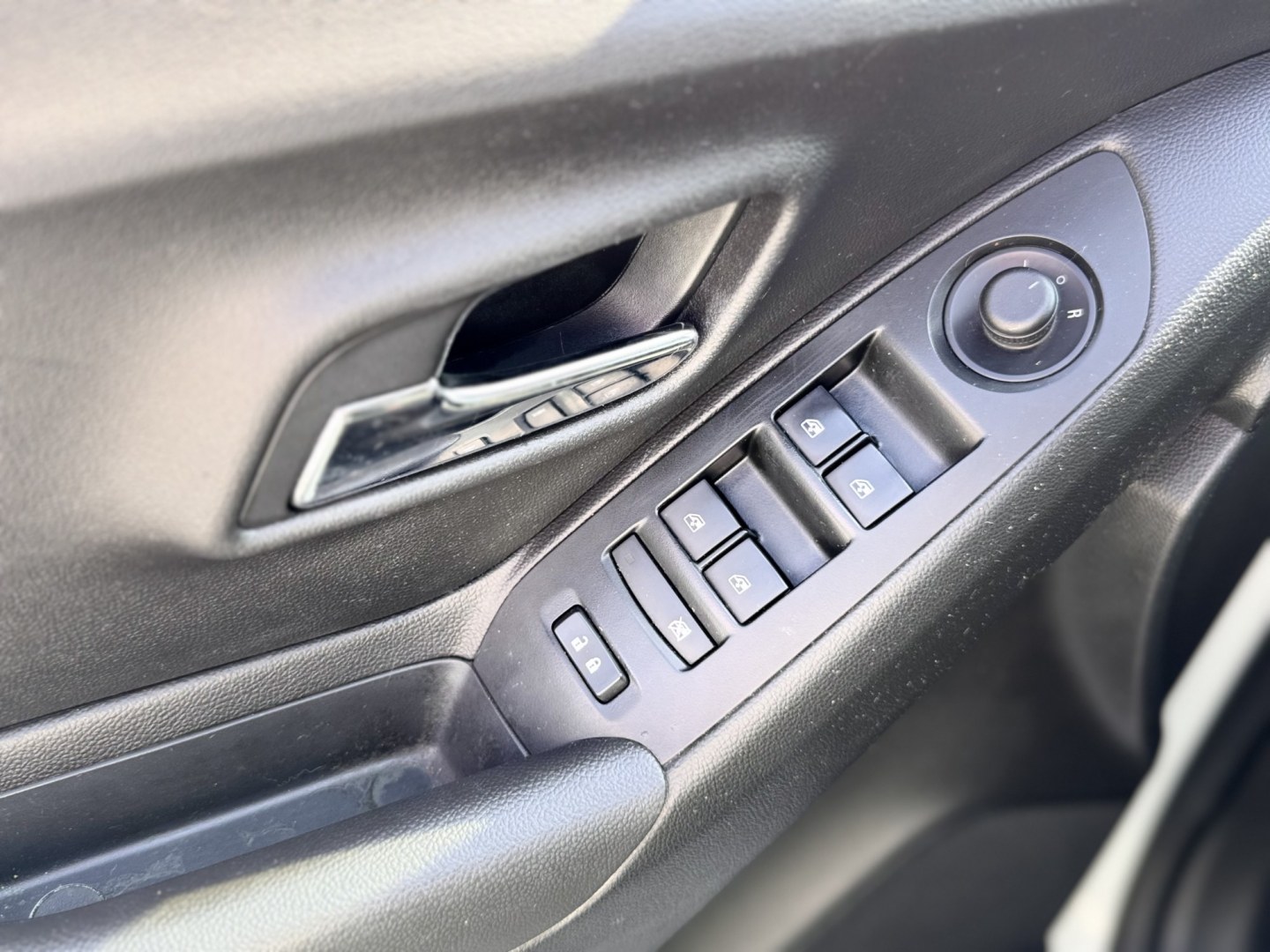 2020 WHITE Chevrolet Trax LT FWD (KL7CJLSB4LB) with an 1.4L L4 DOHC 16V engine, 6A transmission, located at 7600 S Western Ave., Chicago, IL, 60620, (773) 918-3980, 0.000000, 0.000000- Photo#6