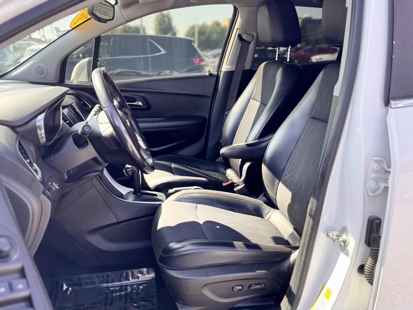 2020 WHITE Chevrolet Trax LT FWD (KL7CJLSB4LB) with an 1.4L L4 DOHC 16V engine, 6A transmission, located at 7600 S Western Ave., Chicago, IL, 60620, (773) 918-3980, 0.000000, 0.000000- Photo#7