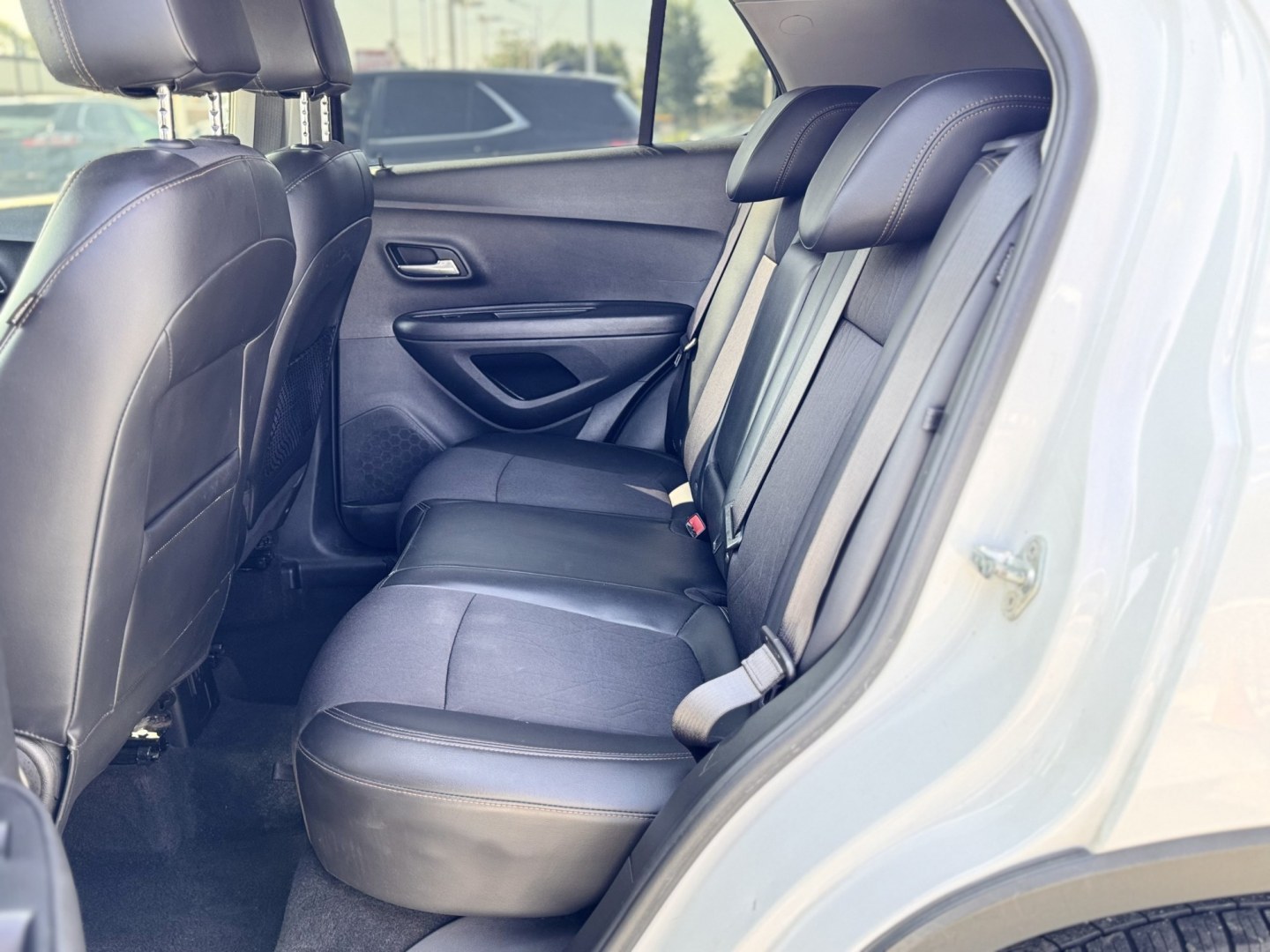 2020 WHITE Chevrolet Trax LT FWD (KL7CJLSB4LB) with an 1.4L L4 DOHC 16V engine, 6A transmission, located at 7600 S Western Ave., Chicago, IL, 60620, (773) 918-3980, 0.000000, 0.000000- Photo#8