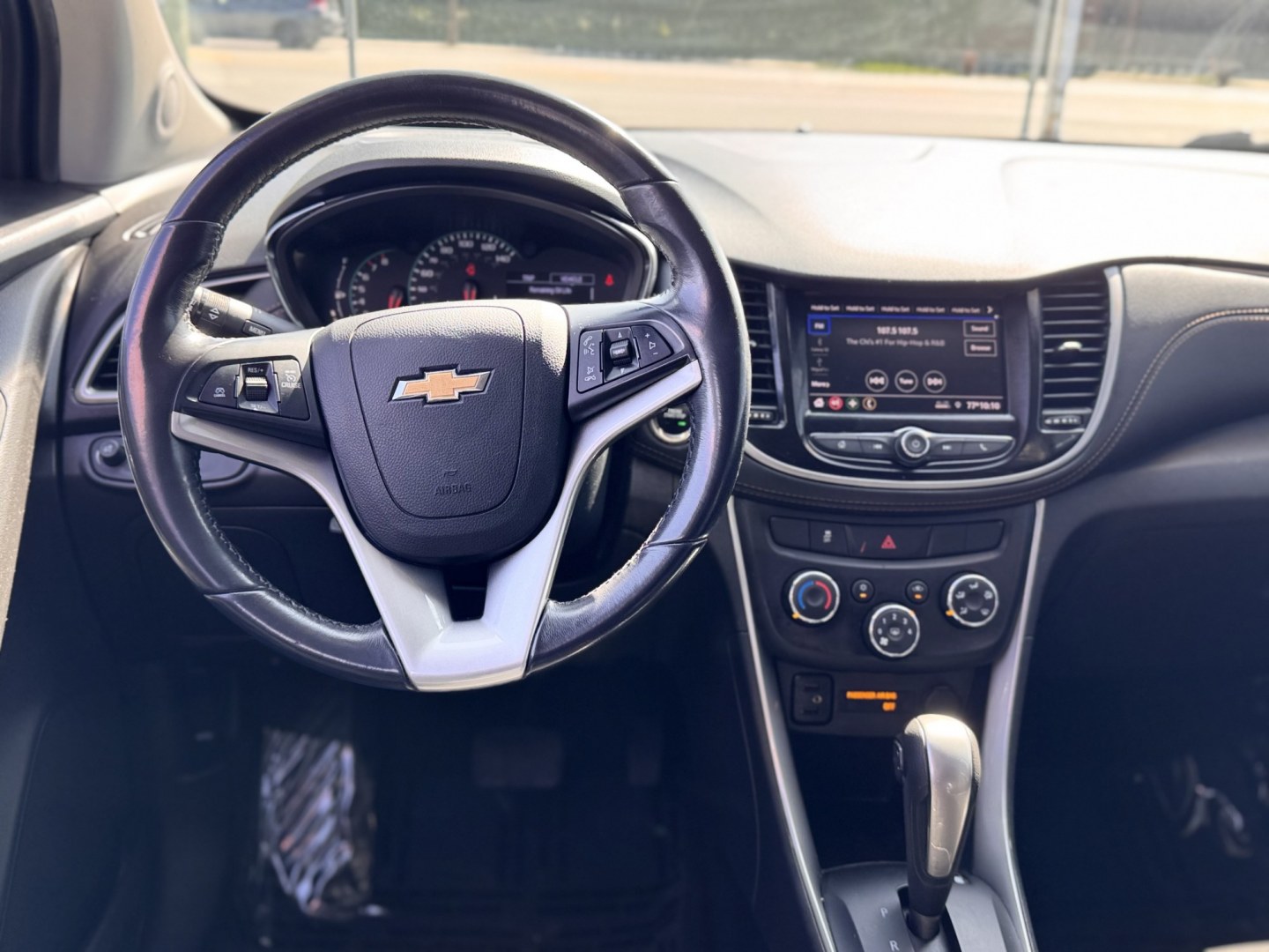 2020 WHITE Chevrolet Trax LT FWD (KL7CJLSB4LB) with an 1.4L L4 DOHC 16V engine, 6A transmission, located at 7600 S Western Ave., Chicago, IL, 60620, (773) 918-3980, 0.000000, 0.000000- Photo#9