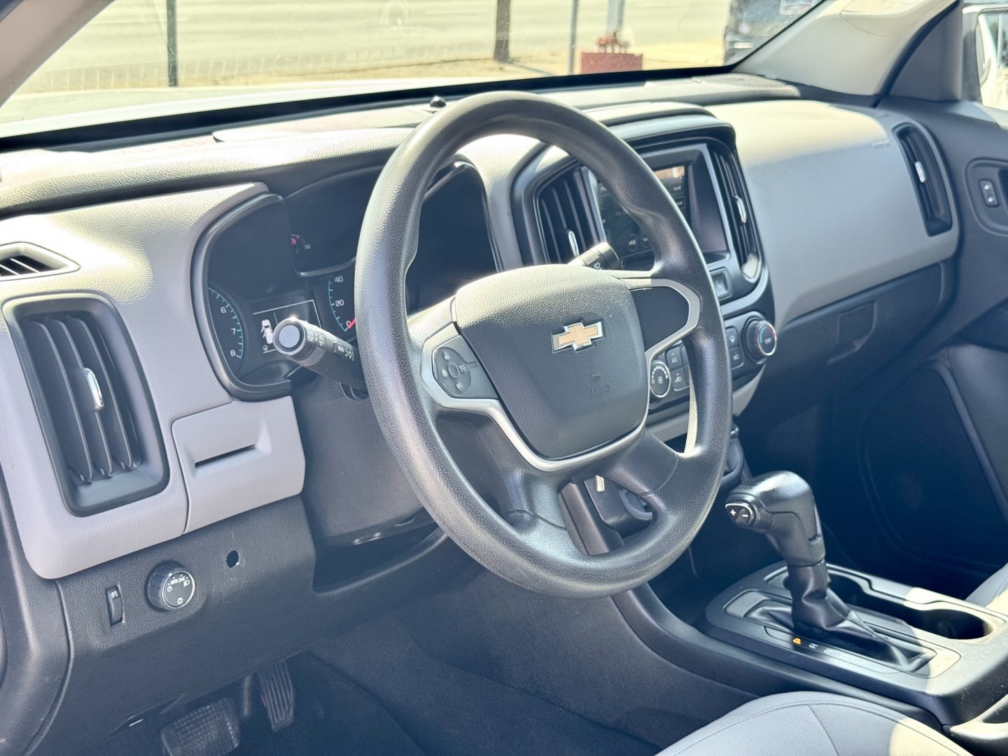 2019 WHITE Chevrolet Colorado Work Truck Ext. Cab 2WD (1GCHSBEN9K1) with an 3.6L V6 DOHC 24V GAS engine, 6A transmission, located at 7600 S Western Ave., Chicago, IL, 60620, (773) 918-3980, 0.000000, 0.000000- Photo#6