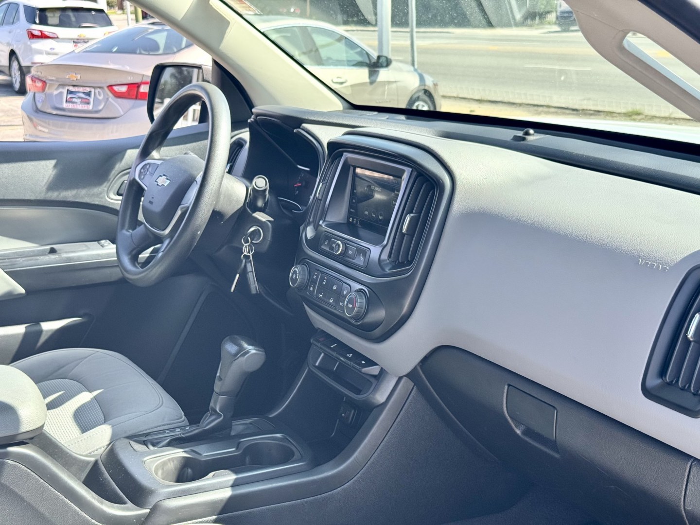 2019 WHITE Chevrolet Colorado Work Truck Ext. Cab 2WD (1GCHSBEN9K1) with an 3.6L V6 DOHC 24V GAS engine, 6A transmission, located at 7600 S Western Ave., Chicago, IL, 60620, (773) 918-3980, 0.000000, 0.000000- Photo#9