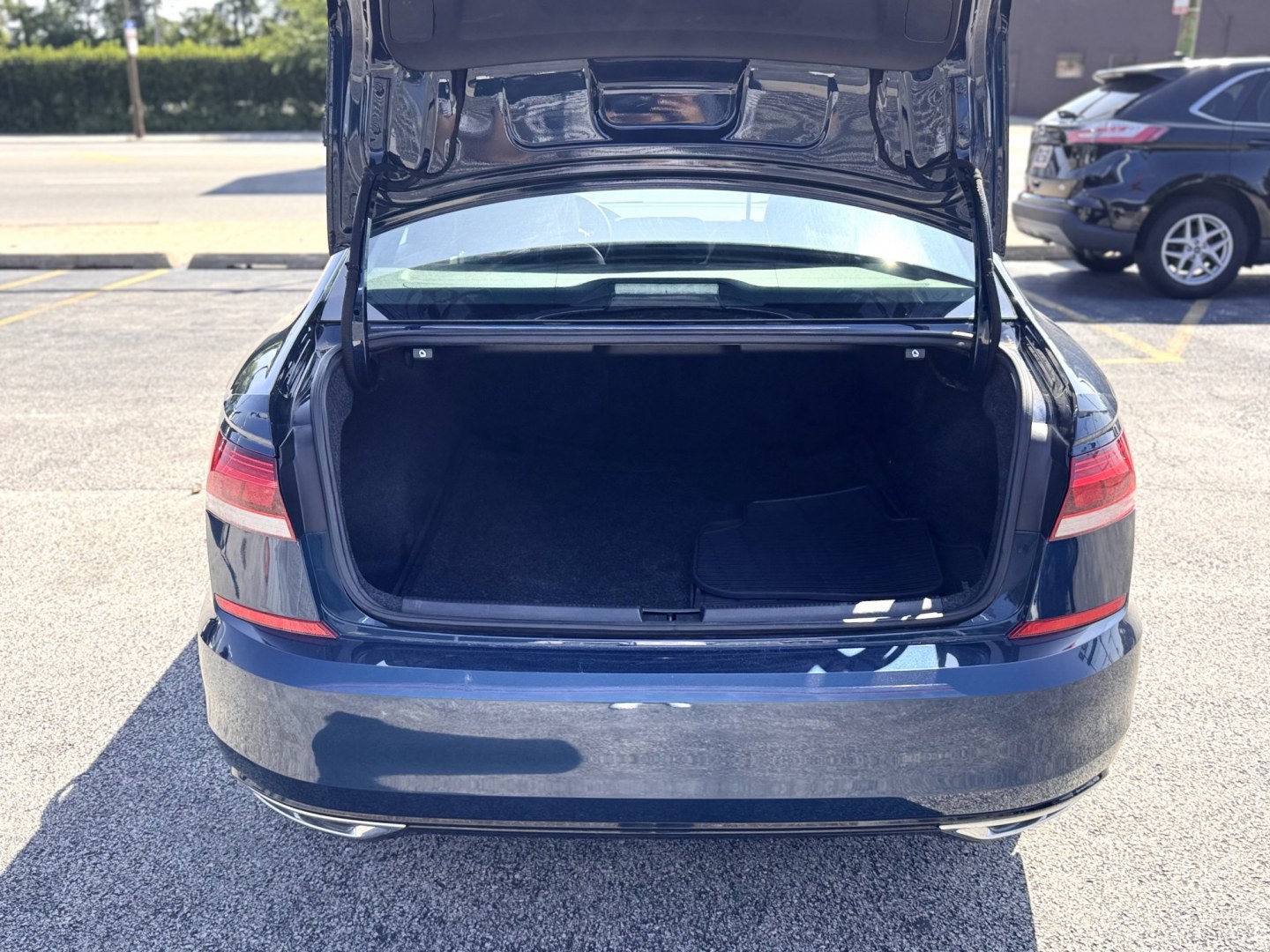 2021 BLUE Volkswagen Passat R-Line (1VWMA7A32MC) with an 2.0L L4 DOHC 16V engine, 6A transmission, located at 7600 S Western Ave., Chicago, IL, 60620, (773) 918-3980, 0.000000, 0.000000- Photo#4