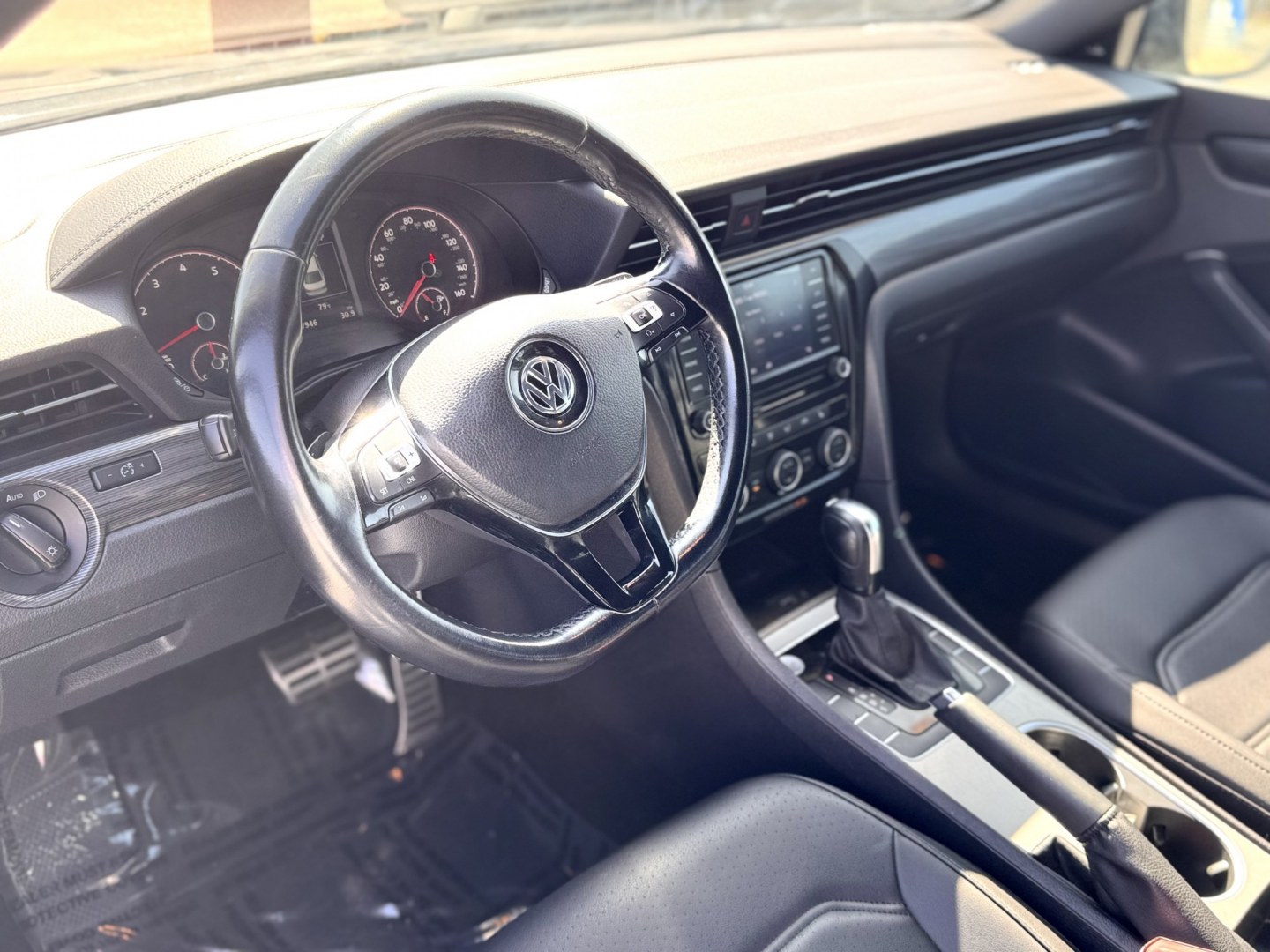 2021 BLUE Volkswagen Passat R-Line (1VWMA7A32MC) with an 2.0L L4 DOHC 16V engine, 6A transmission, located at 7600 S Western Ave., Chicago, IL, 60620, (773) 918-3980, 0.000000, 0.000000- Photo#5