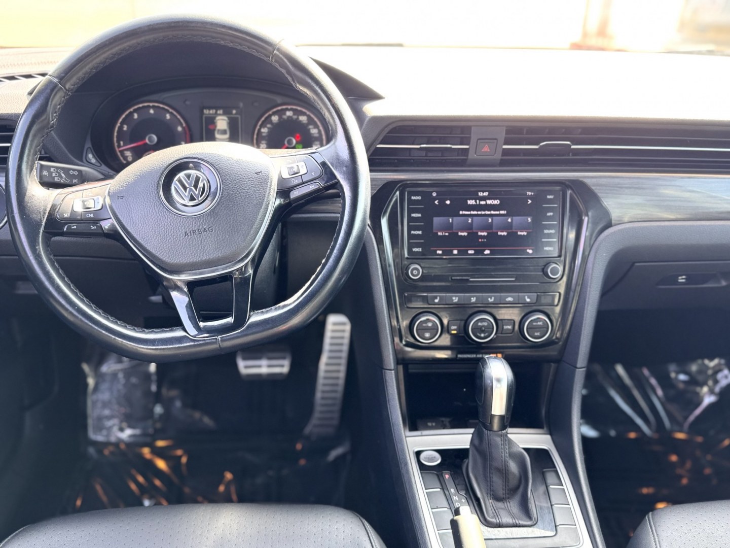 2021 BLUE Volkswagen Passat R-Line (1VWMA7A32MC) with an 2.0L L4 DOHC 16V engine, 6A transmission, located at 7600 S Western Ave., Chicago, IL, 60620, (773) 918-3980, 0.000000, 0.000000- Photo#9