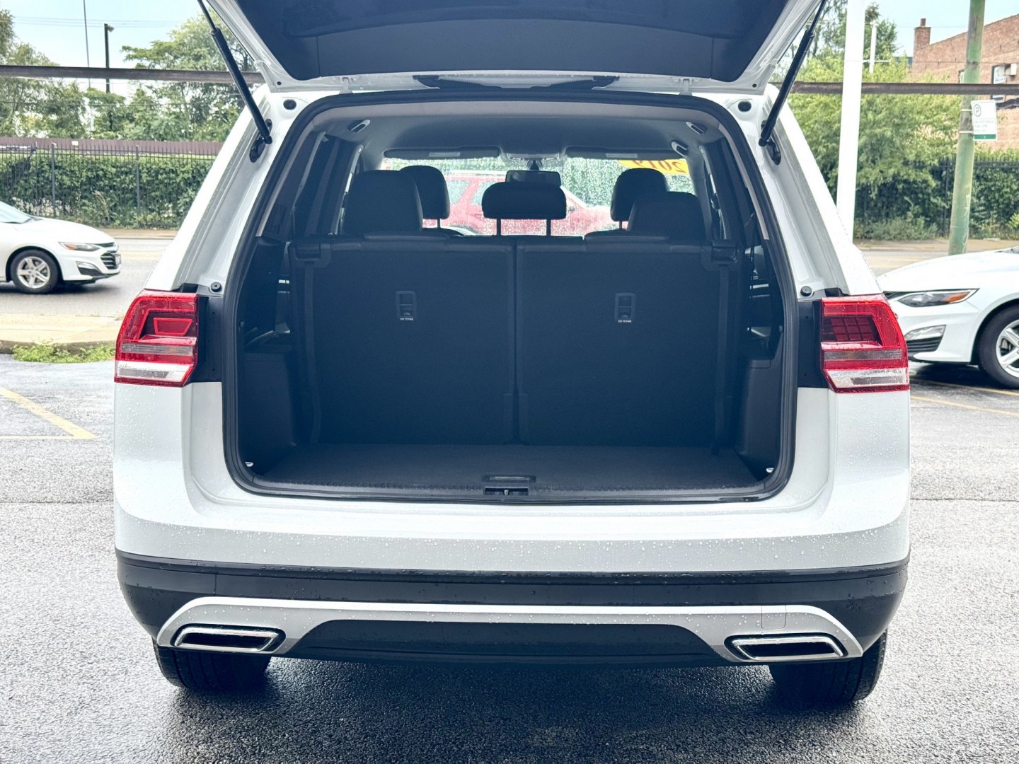 2019 WHITE Volkswagen Atlas V6 SE w/Technology (1V2DR2CA3KC) with an 3.6L V6 DOHC 24V engine, 8A transmission, located at 7600 S Western Ave., Chicago, IL, 60620, (773) 918-3980, 0.000000, 0.000000- Photo#4