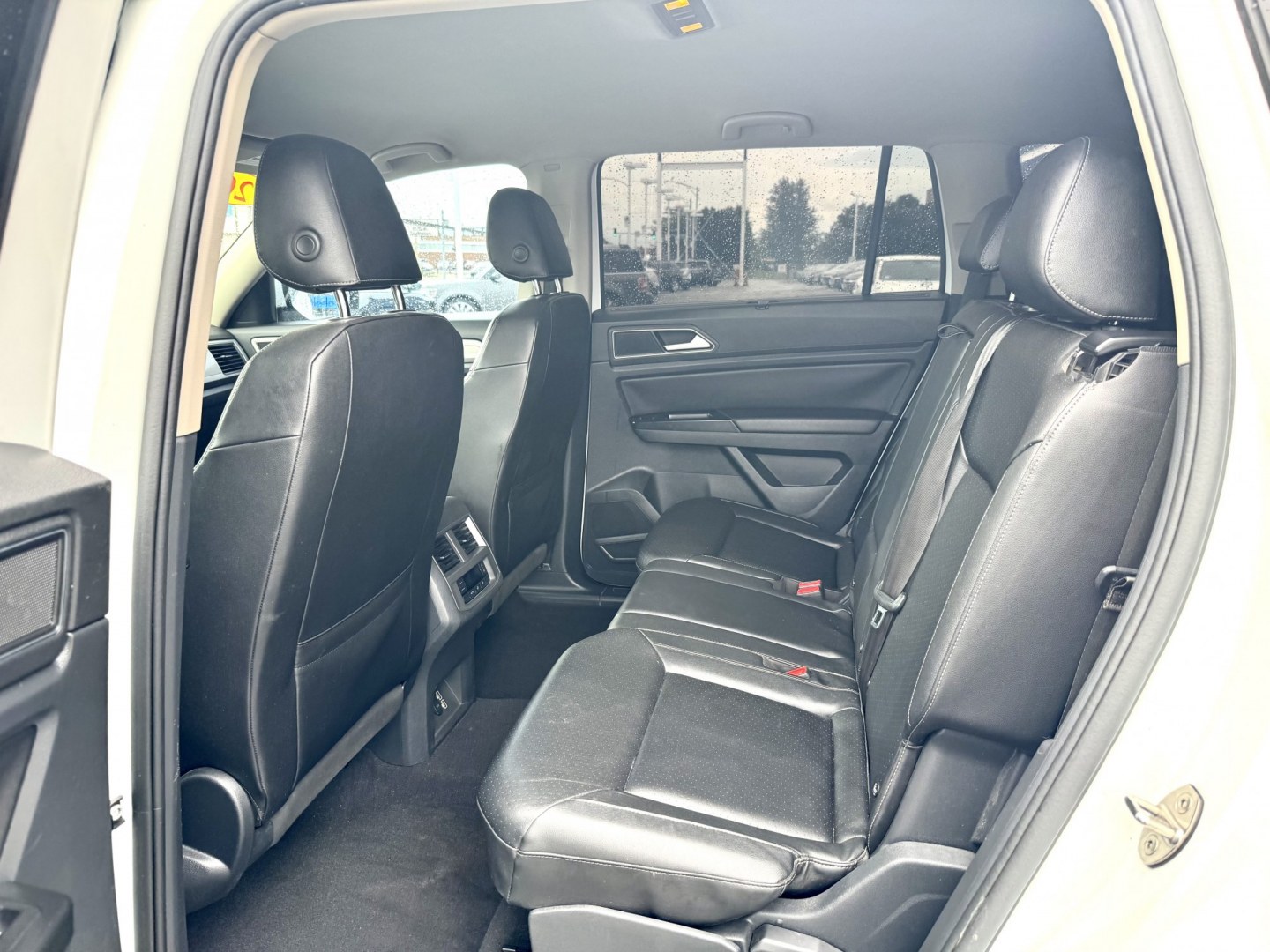 2019 WHITE Volkswagen Atlas V6 SE w/Technology (1V2DR2CA3KC) with an 3.6L V6 DOHC 24V engine, 8A transmission, located at 7600 S Western Ave., Chicago, IL, 60620, (773) 918-3980, 0.000000, 0.000000- Photo#8
