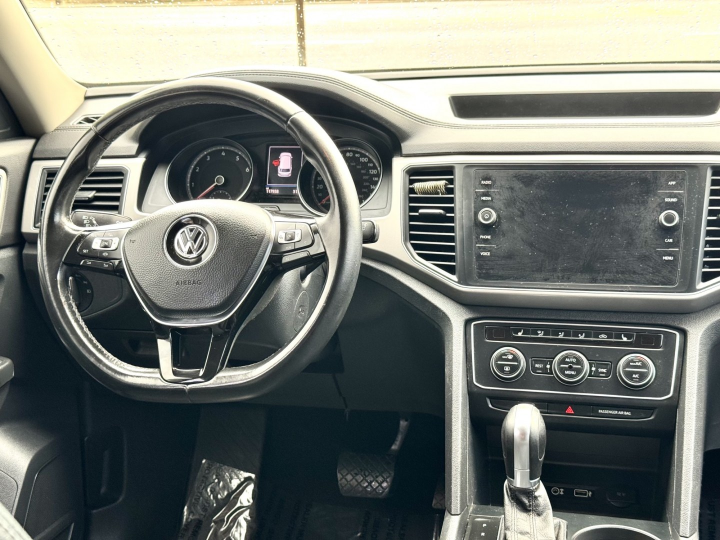 2019 WHITE Volkswagen Atlas V6 SE w/Technology (1V2DR2CA3KC) with an 3.6L V6 DOHC 24V engine, 8A transmission, located at 7600 S Western Ave., Chicago, IL, 60620, (773) 918-3980, 0.000000, 0.000000- Photo#10