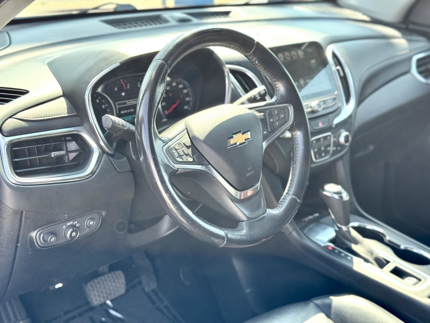 2018 RED Chevrolet Equinox Premier LT 2WD (2GNAXMEV9J6) with an 1.5L L4 DIR DOHC 16V TURBO engine, 6A transmission, located at 7600 S Western Ave., Chicago, IL, 60620, (773) 918-3980, 0.000000, 0.000000- Photo#3