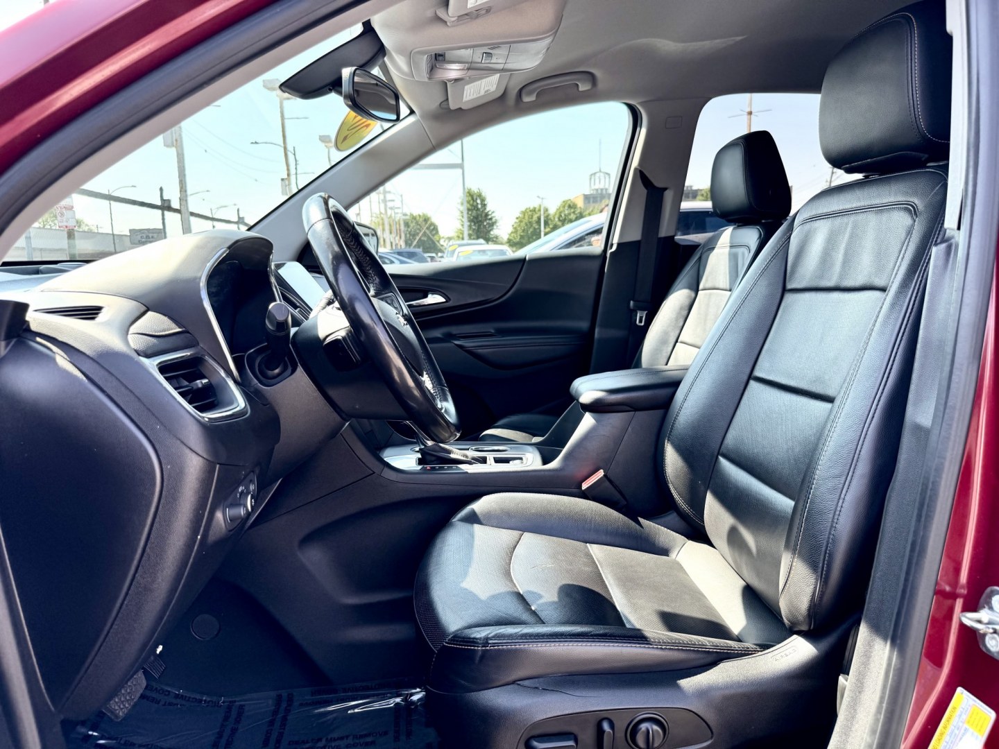 2018 RED Chevrolet Equinox Premier LT 2WD (2GNAXMEV9J6) with an 1.5L L4 DIR DOHC 16V TURBO engine, 6A transmission, located at 7600 S Western Ave., Chicago, IL, 60620, (773) 918-3980, 0.000000, 0.000000- Photo#5